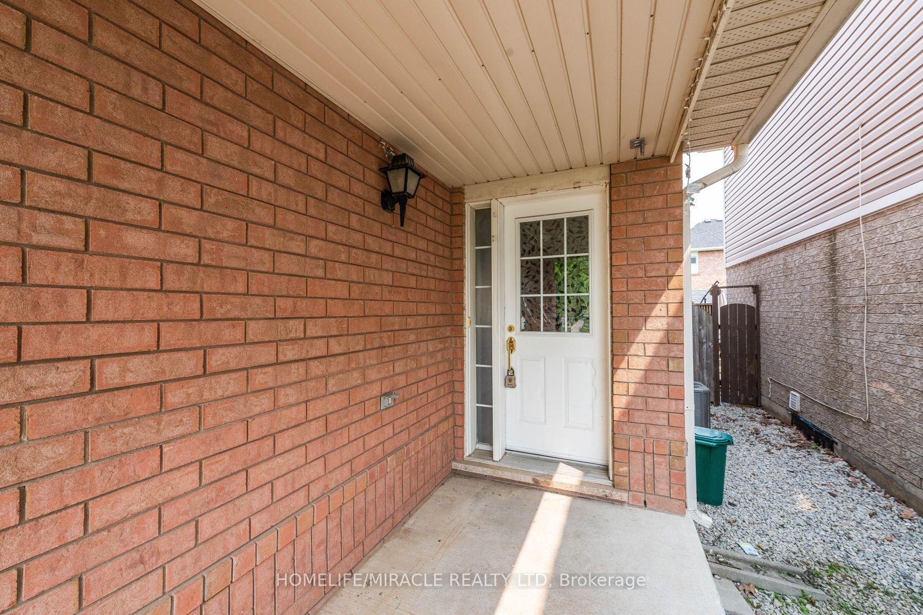 Photo 2 of 27 Sugarhill Drive N, Brampton, Fletcher's Meadow — HOMEH
