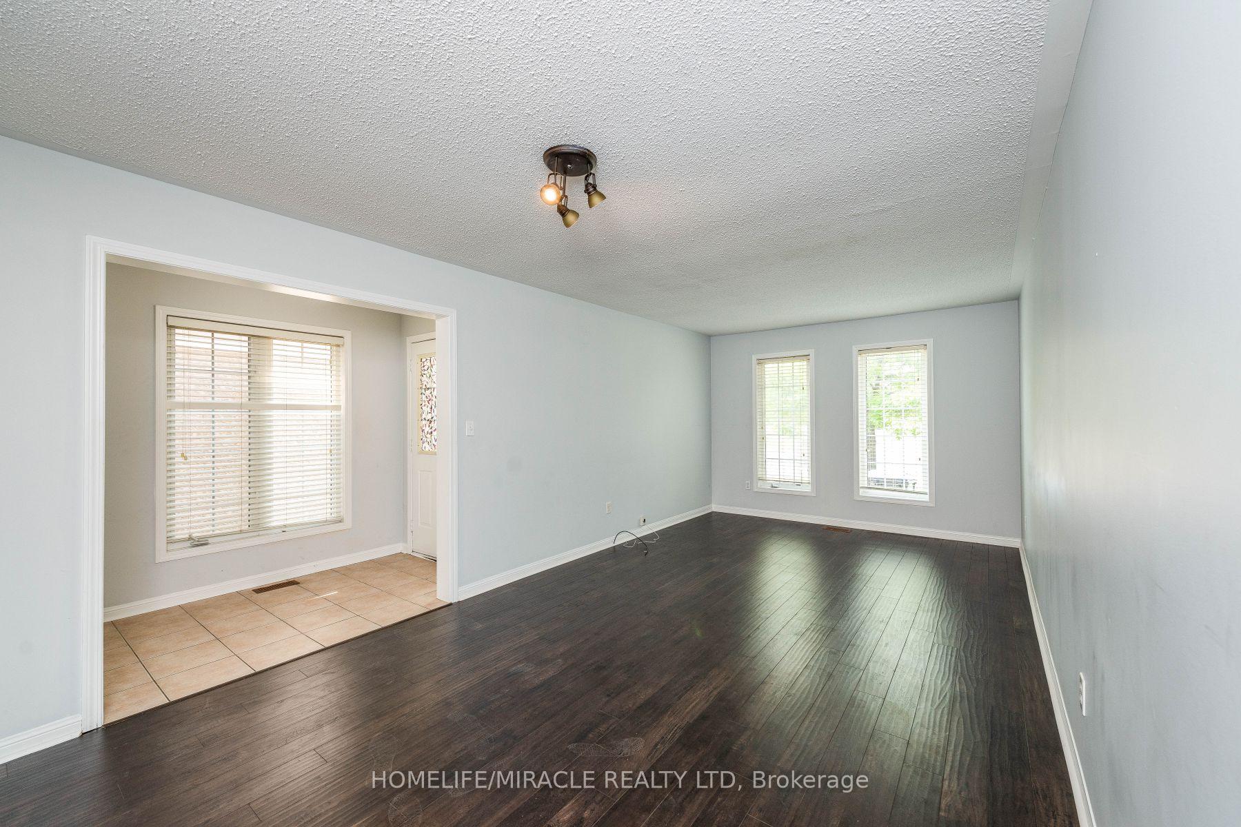 Photo 4 of 27 Sugarhill Drive N, Brampton, Fletcher's Meadow — HOMEH