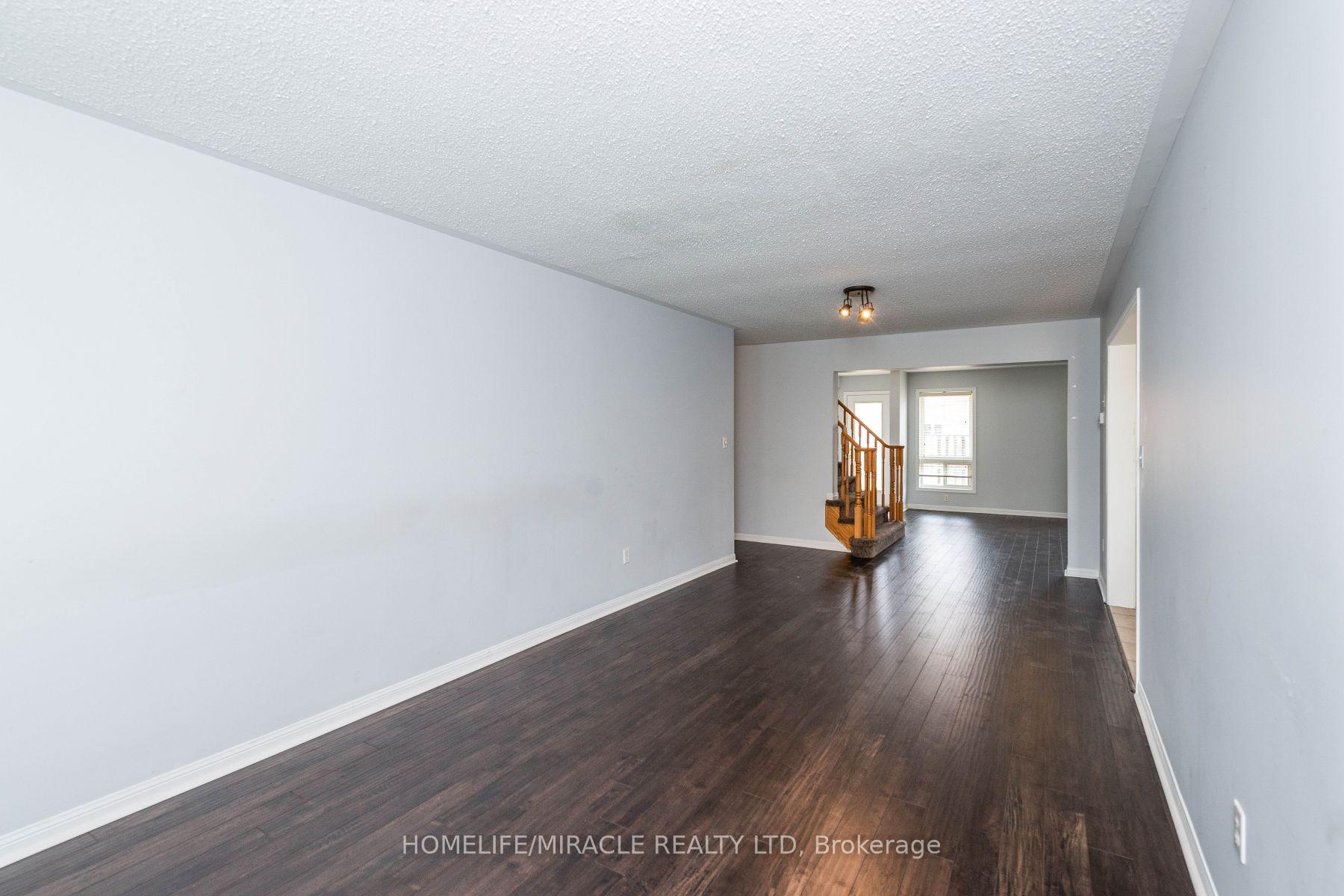 Photo 5 of 27 Sugarhill Drive N, Brampton, Fletcher's Meadow — HOMEH