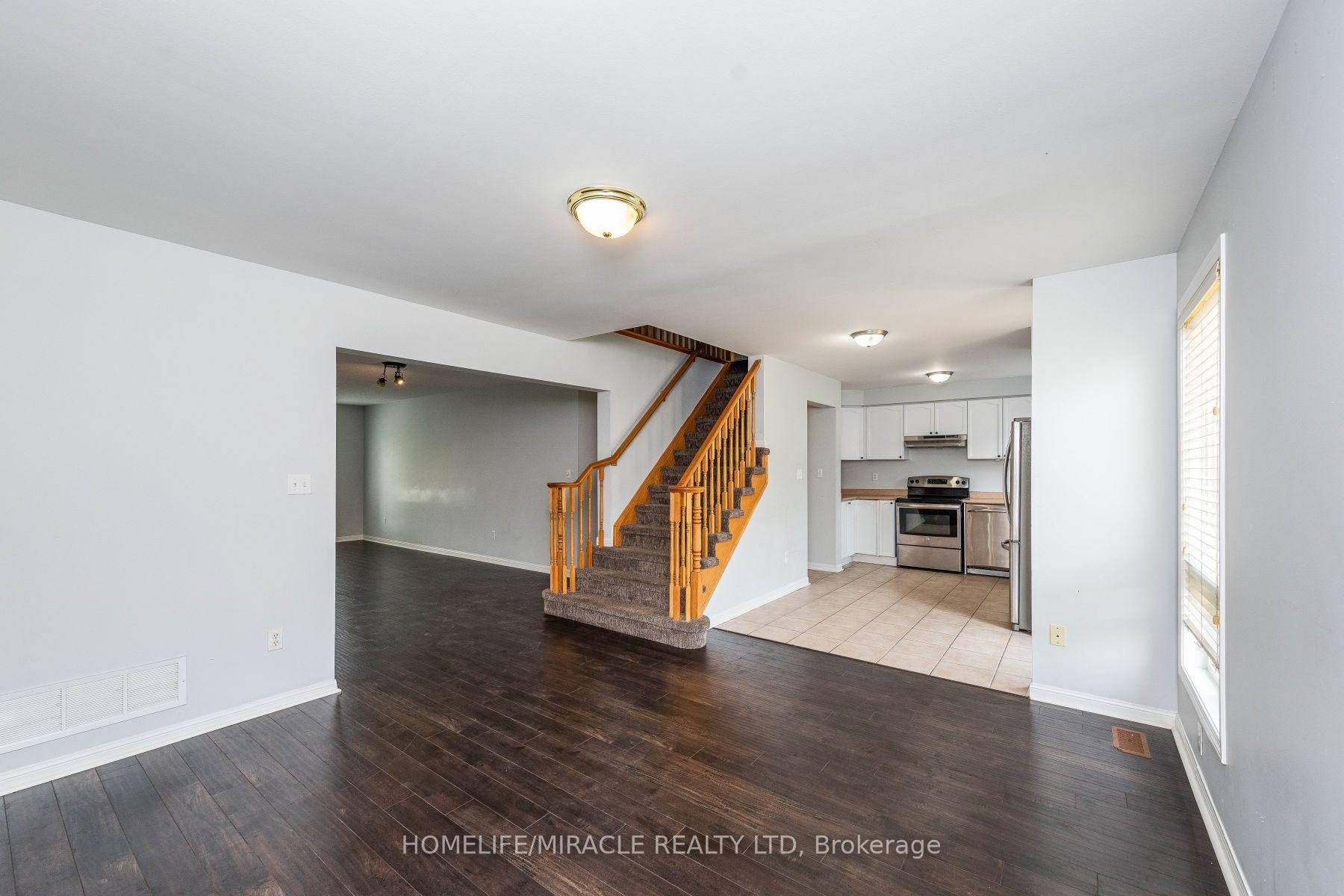 Photo 7 of 27 Sugarhill Drive N, Brampton, Fletcher's Meadow — HOMEH