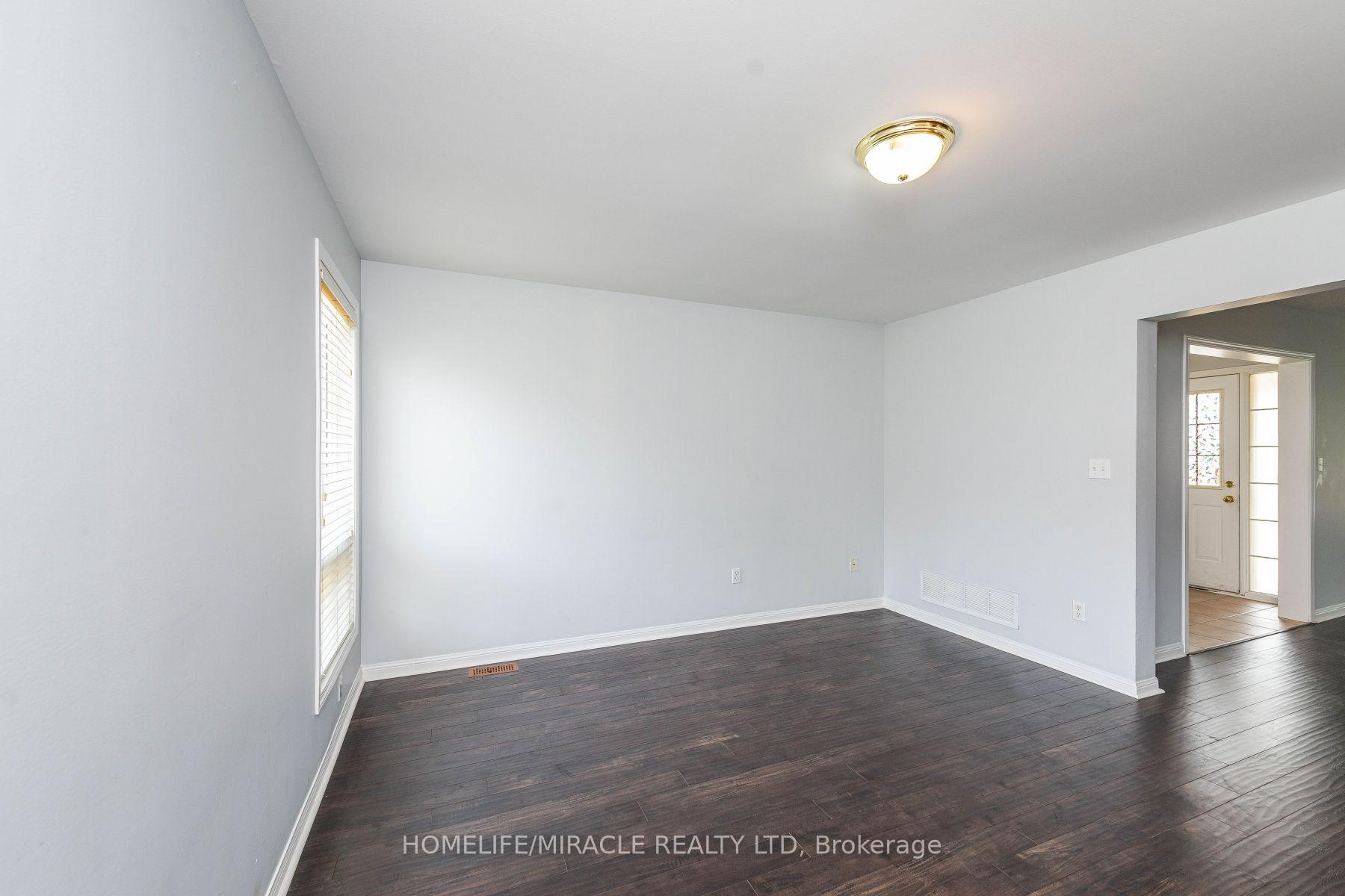 Photo 6 of 27 Sugarhill Drive N, Brampton, Fletcher's Meadow — HOMEH