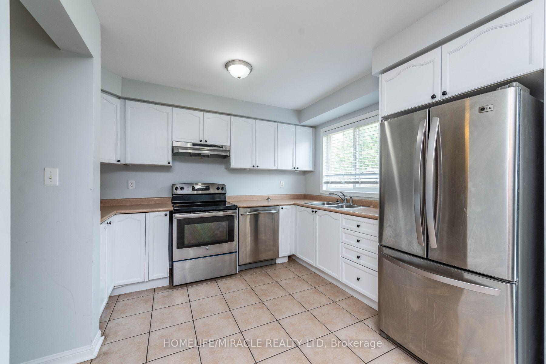Photo 9 of 27 Sugarhill Drive N, Brampton, Fletcher's Meadow — HOMEH
