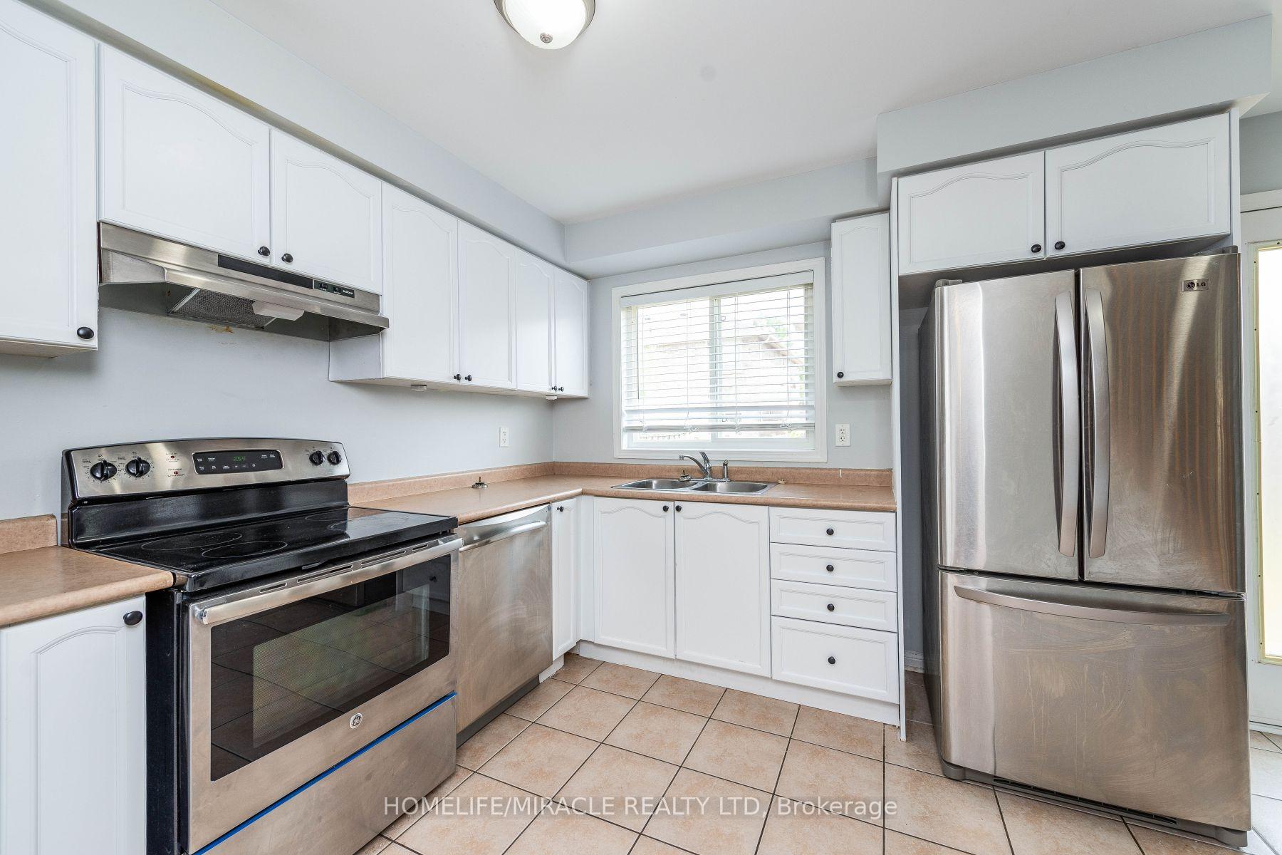 Photo 10 of 27 Sugarhill Drive N, Brampton, Fletcher's Meadow — HOMEH