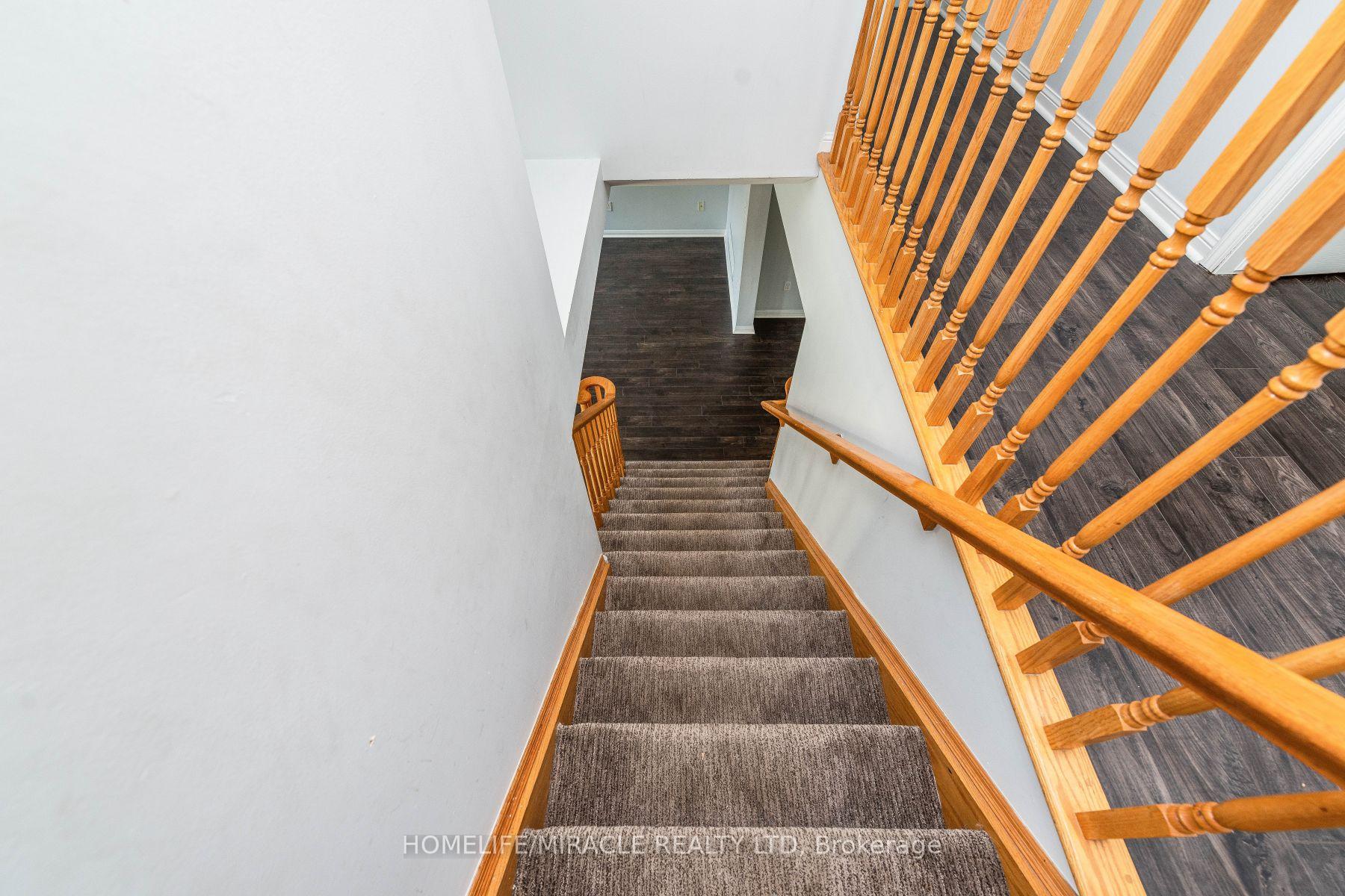 Photo 12 of 27 Sugarhill Drive N, Brampton, Fletcher's Meadow — HOMEH