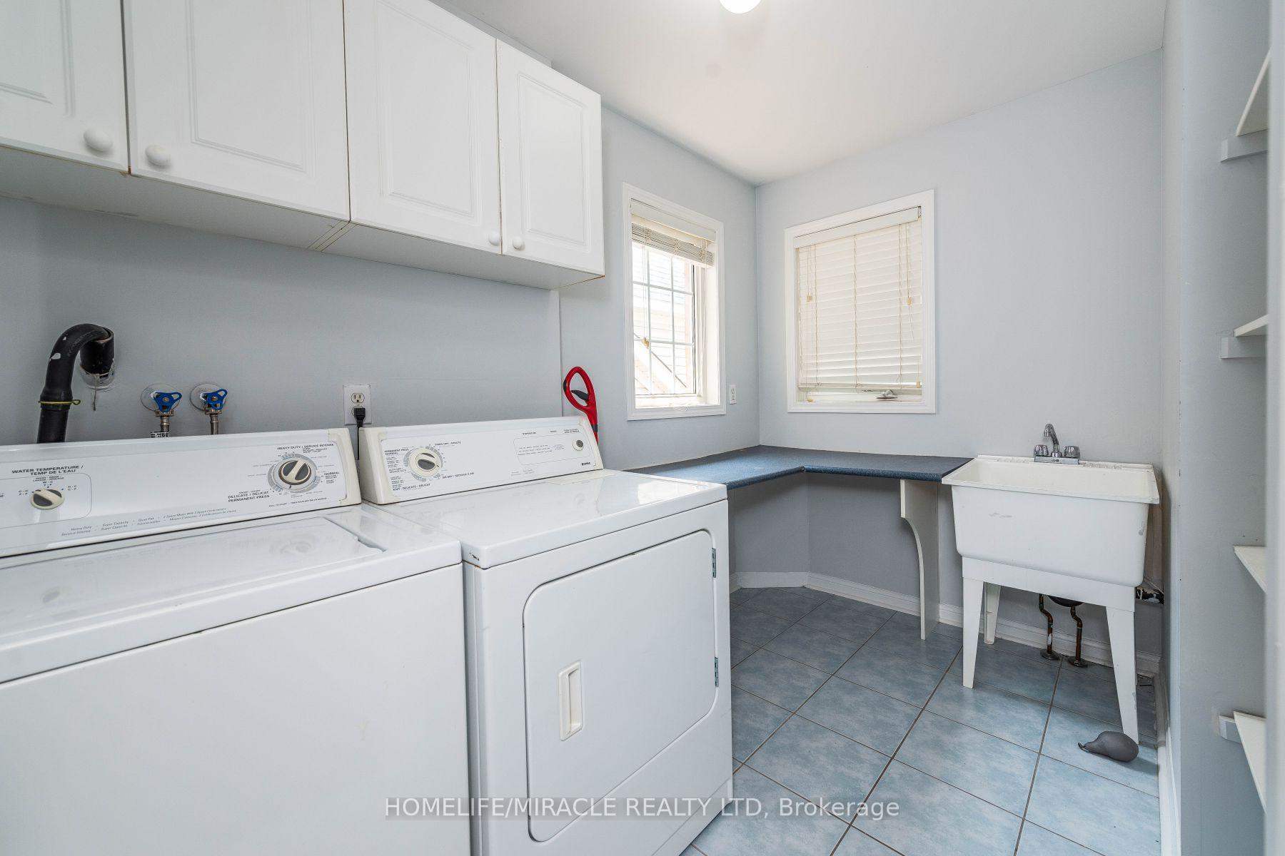 Photo 13 of 27 Sugarhill Drive N, Brampton, Fletcher's Meadow — HOMEH
