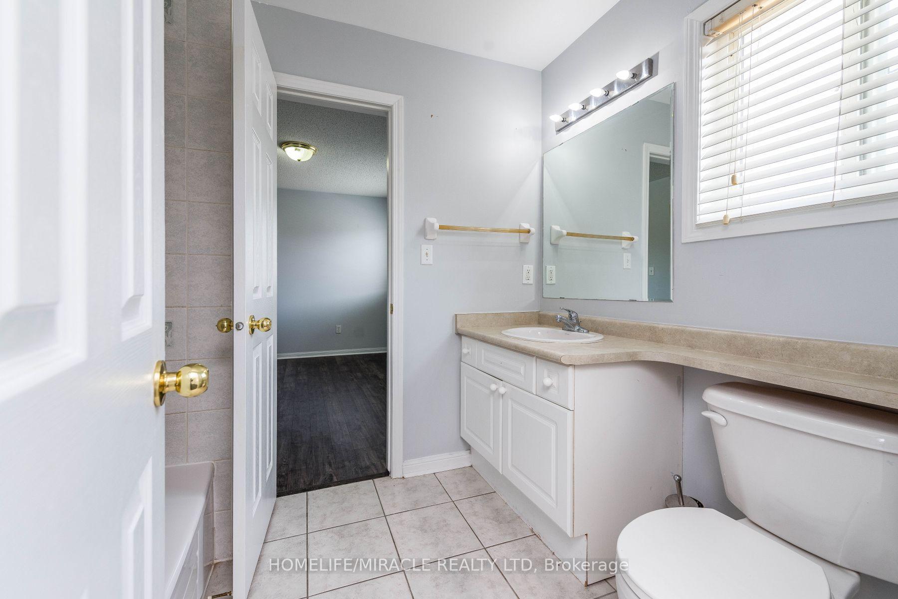 Photo 16 of 27 Sugarhill Drive N, Brampton, Fletcher's Meadow — HOMEH