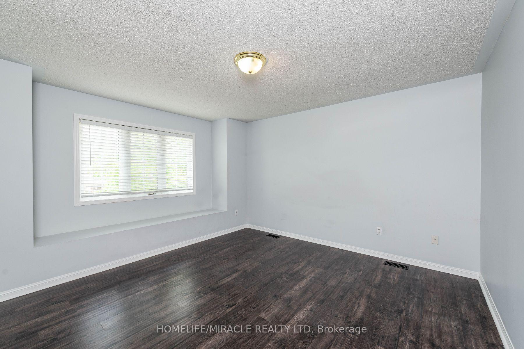 Photo 20 of 27 Sugarhill Drive N, Brampton, Fletcher's Meadow — HOMEH