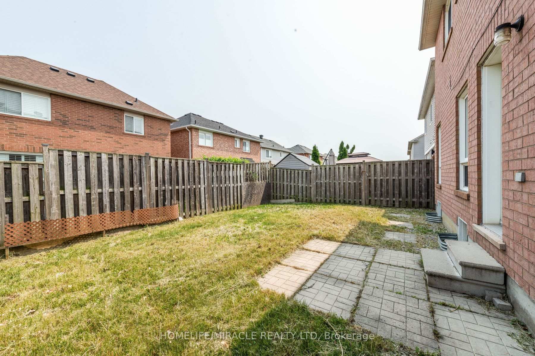 Photo 24 of 27 Sugarhill Drive N, Brampton, Fletcher's Meadow — HOMEH
