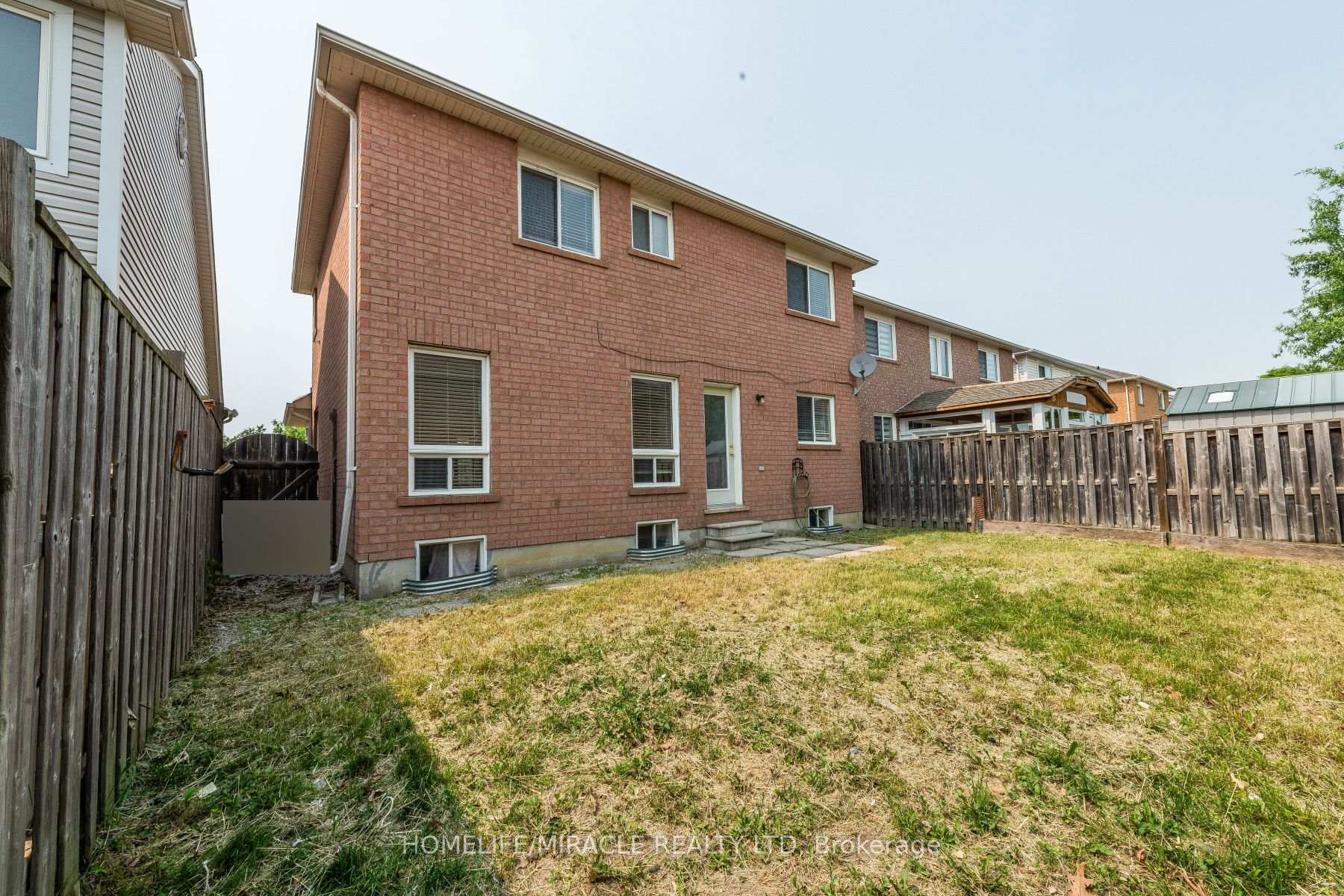 Photo 25 of 27 Sugarhill Drive N, Brampton, Fletcher's Meadow — HOMEH