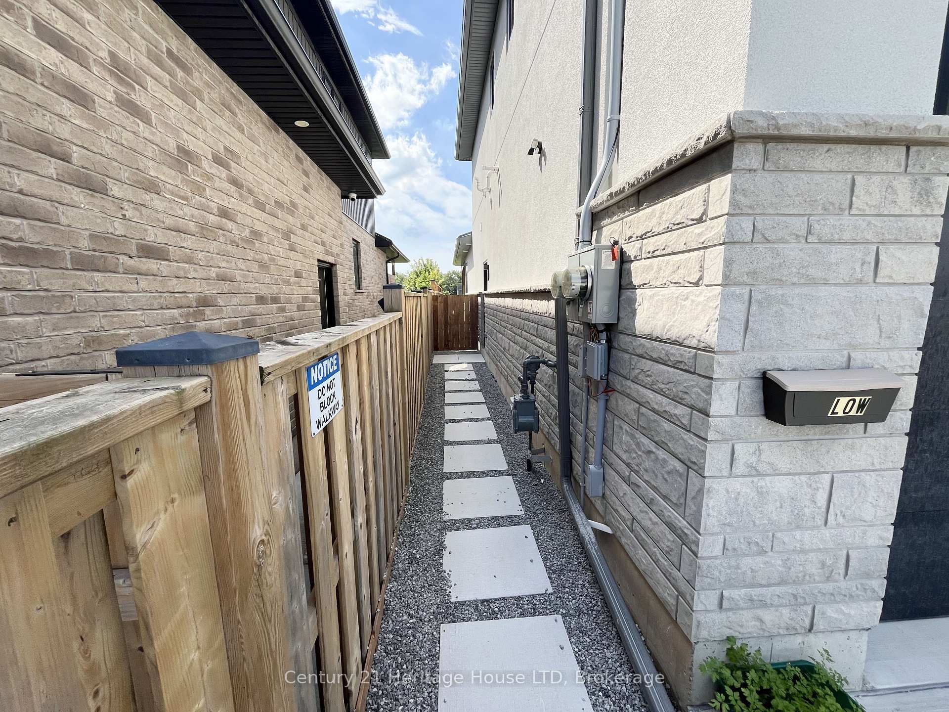 Photo 2 of Unit LOWER Unit, 99A Moffatt Street, St. Catharines, Oakdale — HOMEH