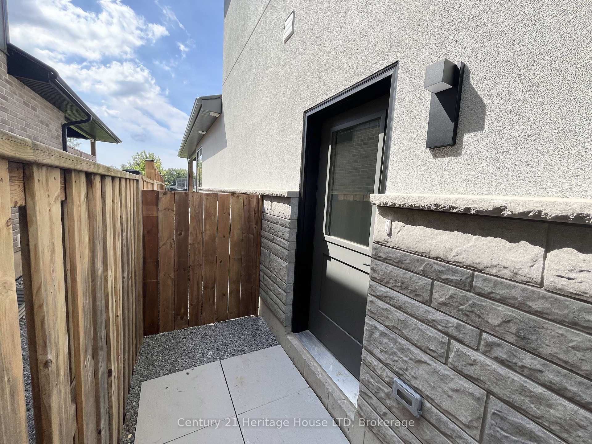 Photo 3 of Unit LOWER Unit, 99A Moffatt Street, St. Catharines, Oakdale — HOMEH