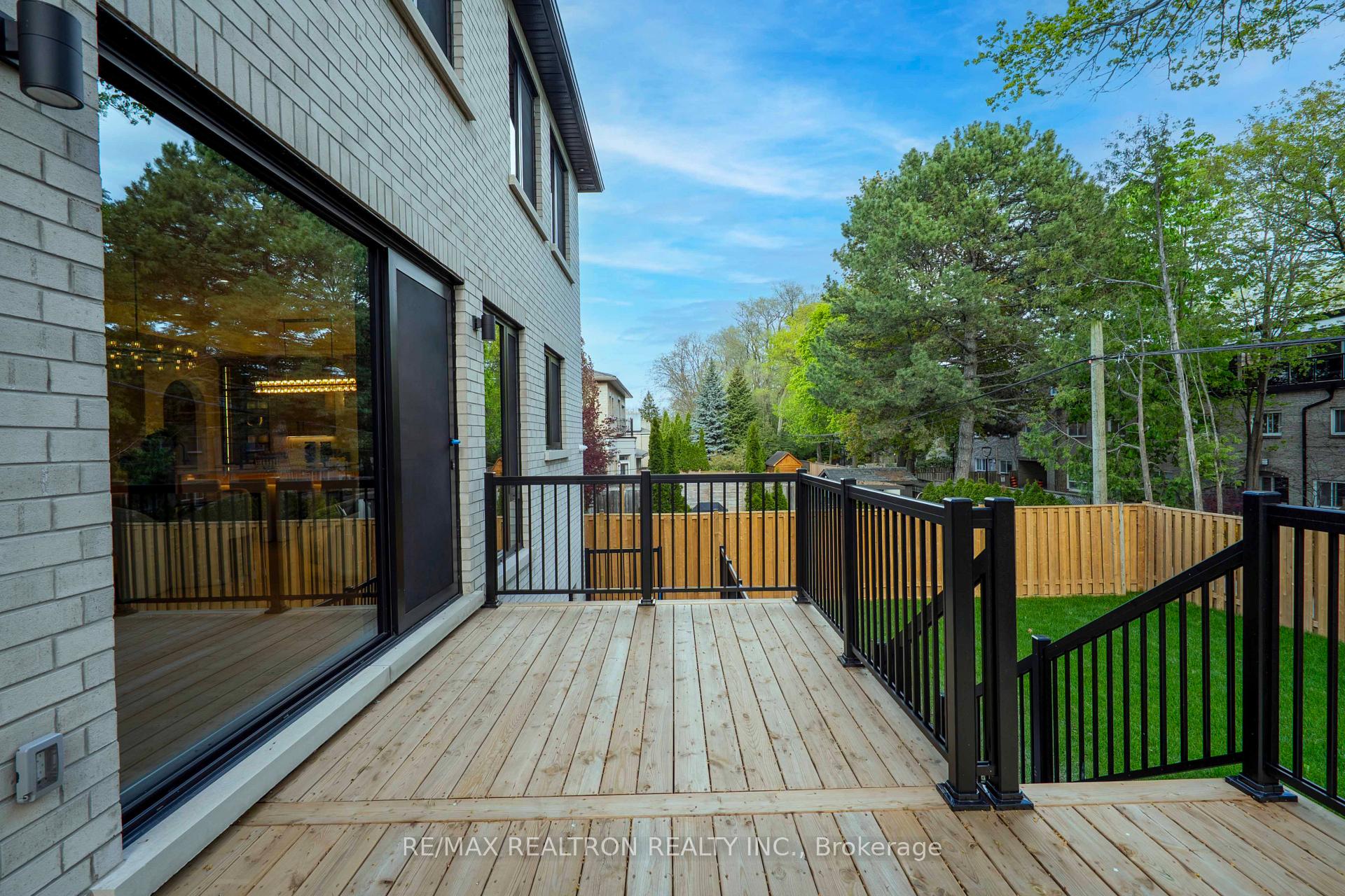 Photo 3 of 35 Foxwarren Drive, North York, Bayview Village — HOMEH