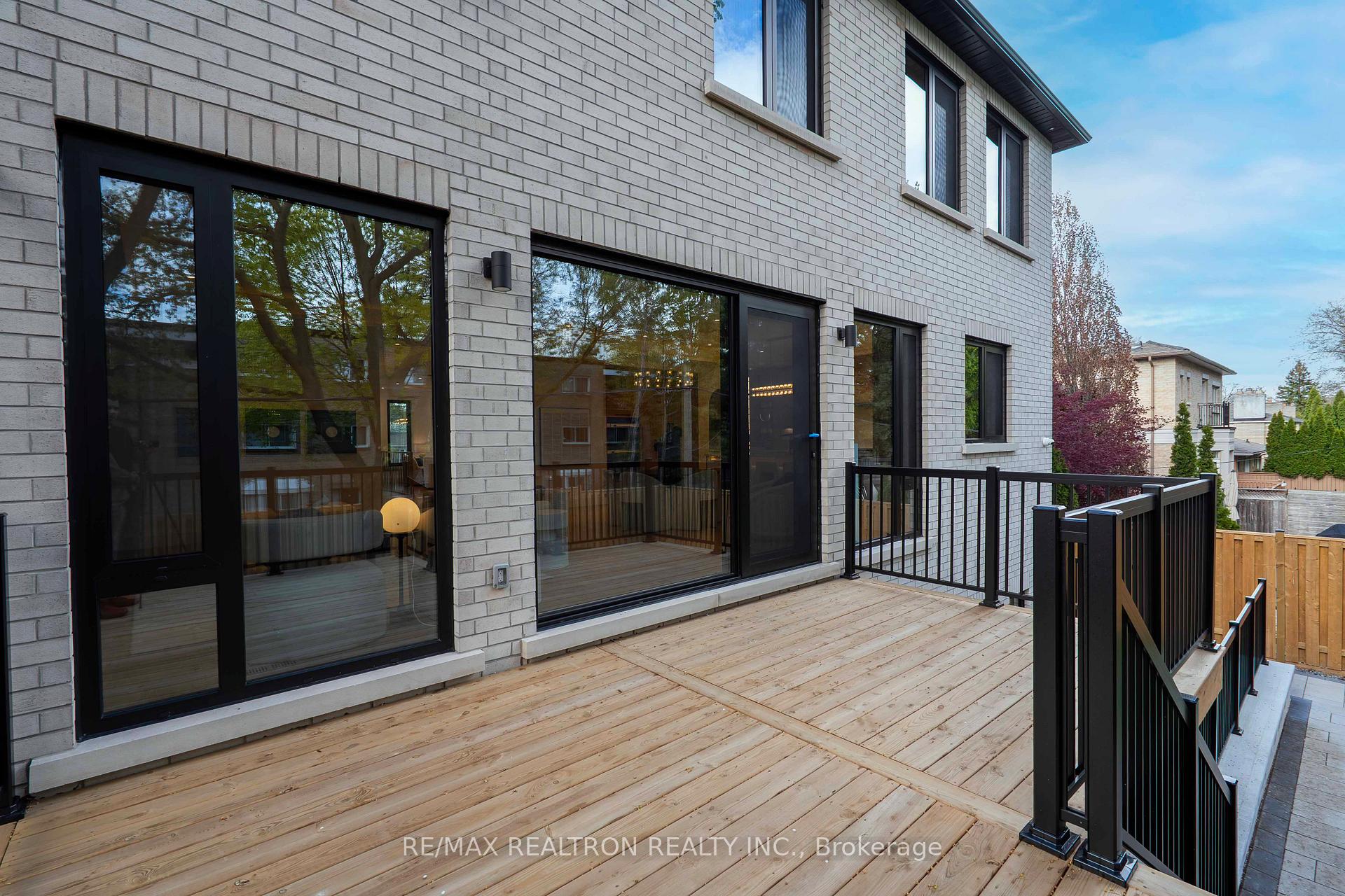 Photo 4 of 35 Foxwarren Drive, North York, Bayview Village — HOMEH