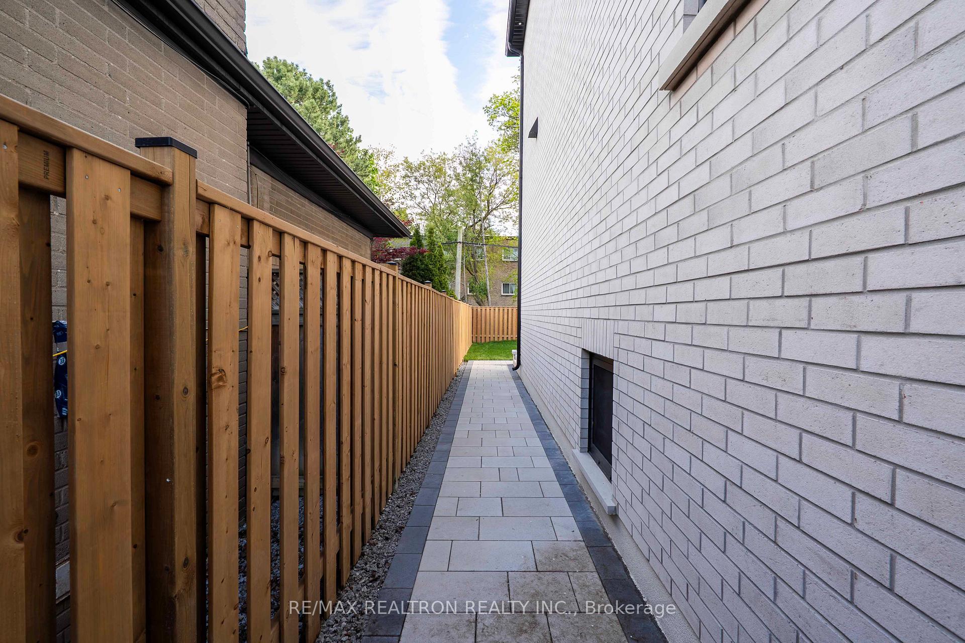 Photo 8 of 35 Foxwarren Drive, North York, Bayview Village — HOMEH