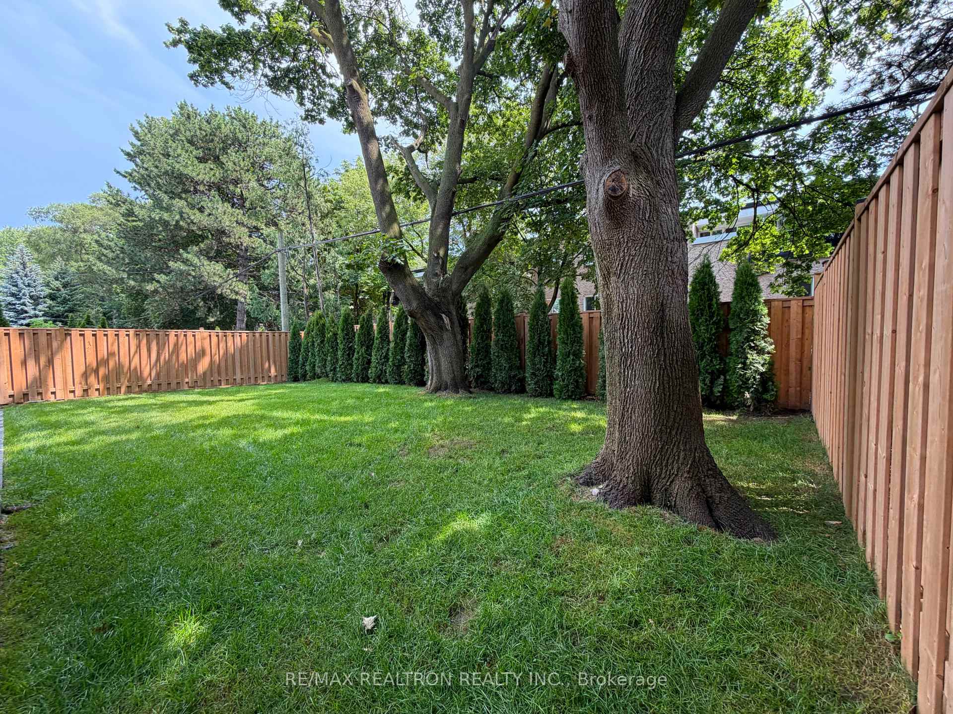 Photo 9 of 35 Foxwarren Drive, North York, Bayview Village — HOMEH