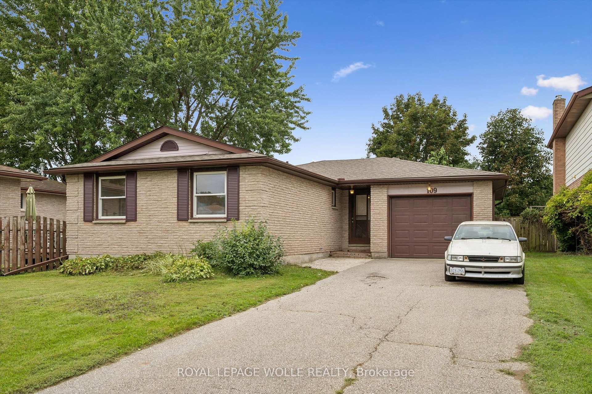 Photo 2 of 109 Deerberry Place, Waterloo, North Lakeshore — HOMEH