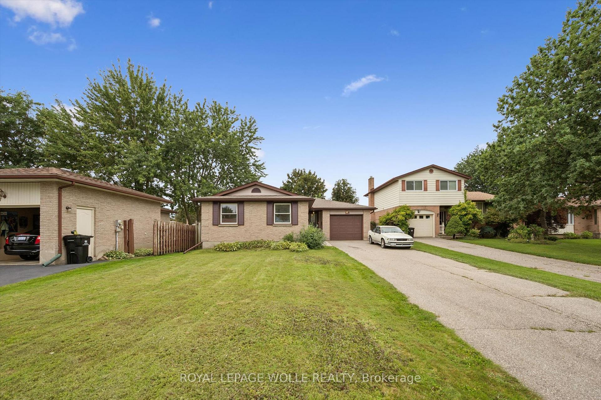 Photo 4 of 109 Deerberry Place, Waterloo, North Lakeshore — HOMEH
