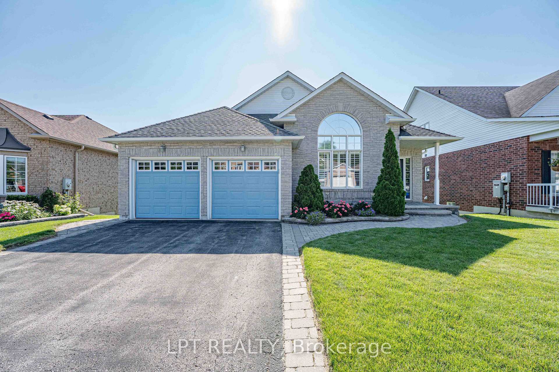Photo of 219 Waterbury Crescent