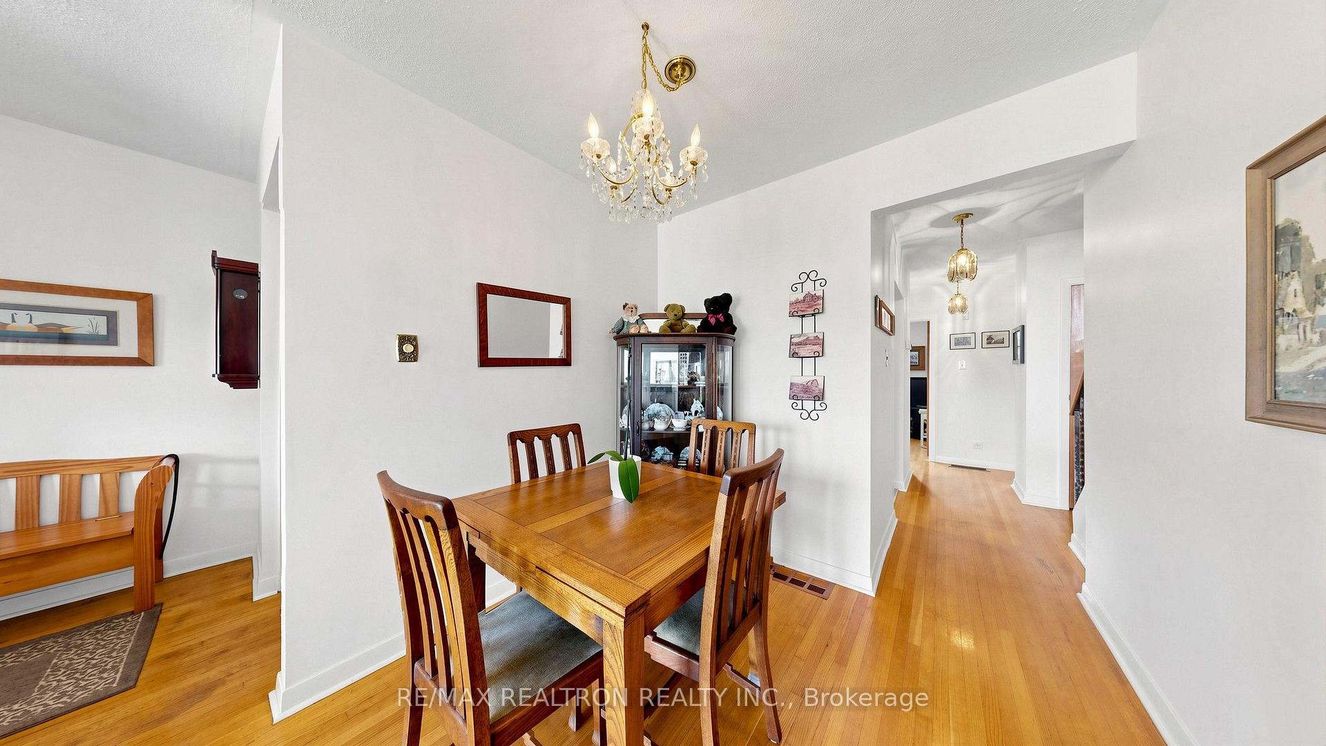 Photo 8 of 80 Frankton Crescent, North York, York University Heights — HOMEH