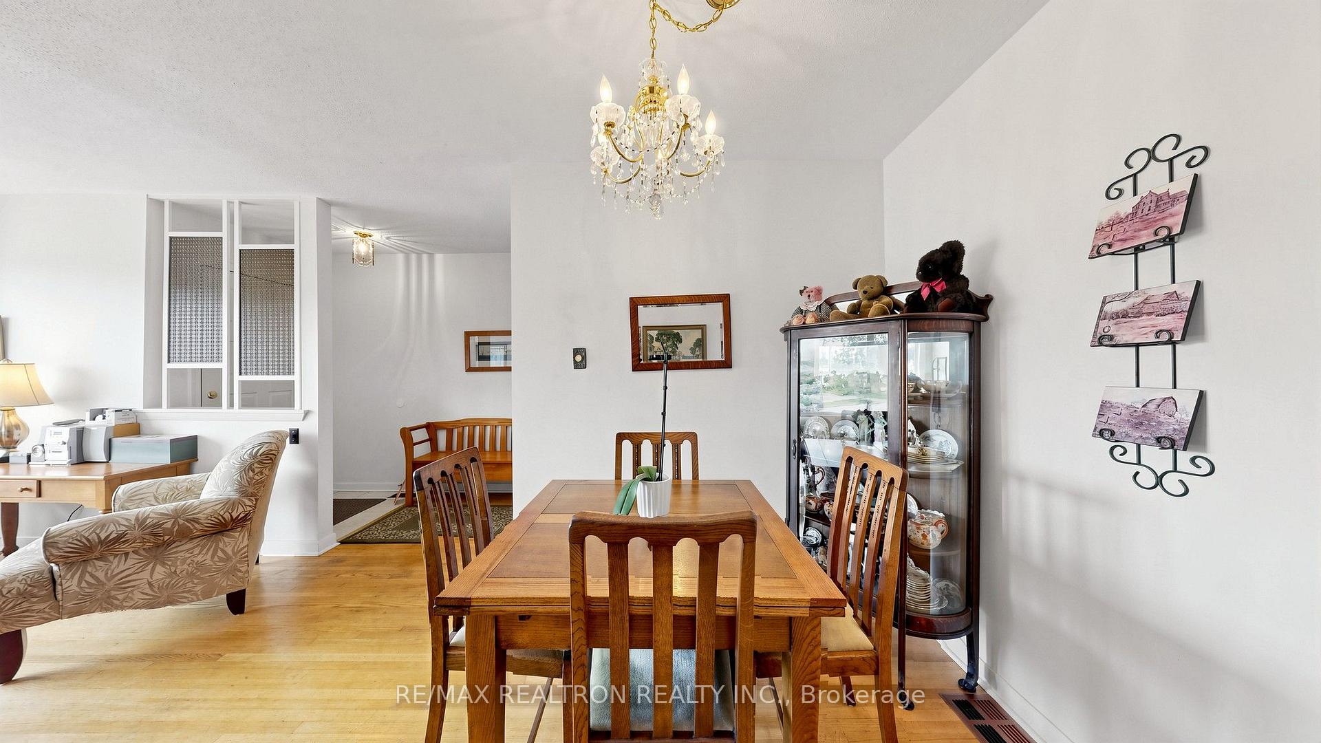 Photo 9 of 80 Frankton Crescent, North York, York University Heights — HOMEH