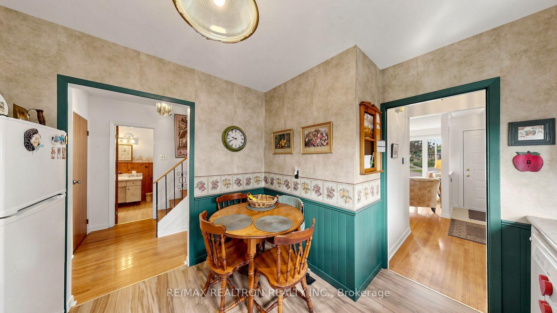 Photo 13 of 80 Frankton Crescent, North York, York University Heights — HOMEH