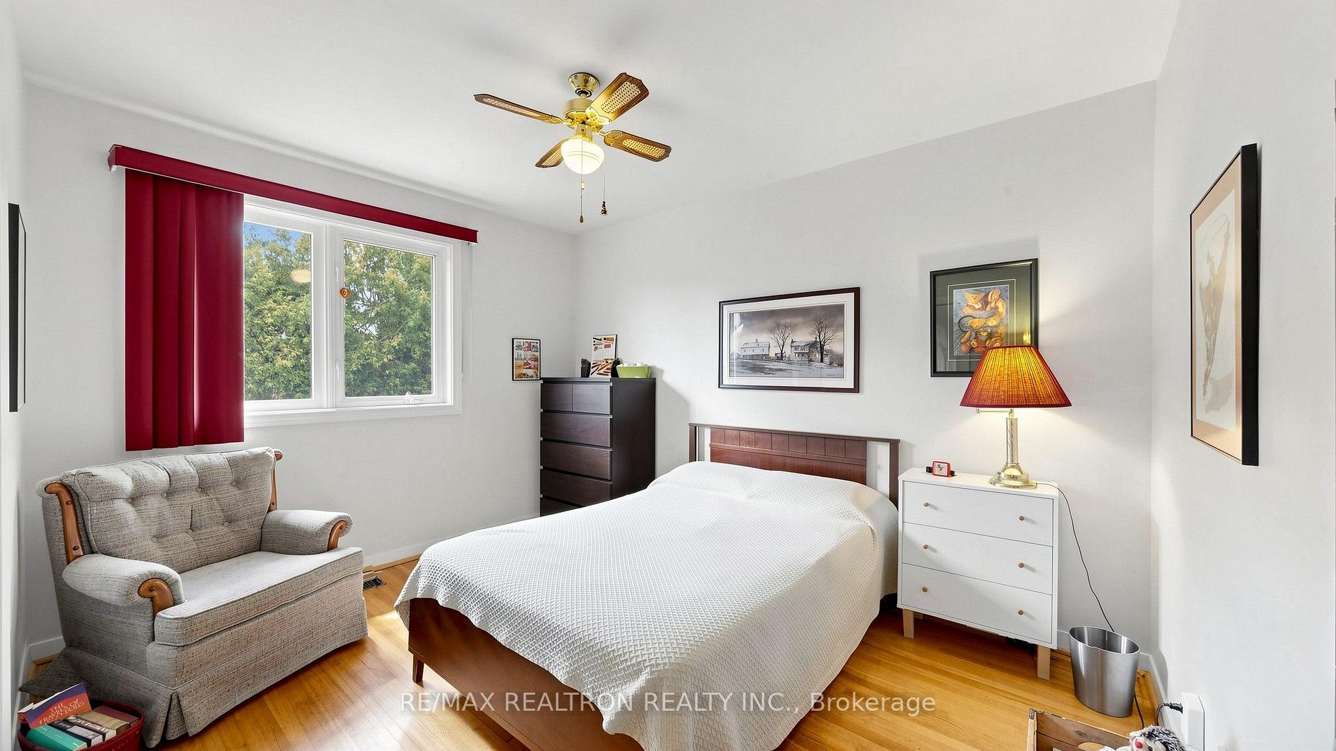 Photo 16 of 80 Frankton Crescent, North York, York University Heights — HOMEH