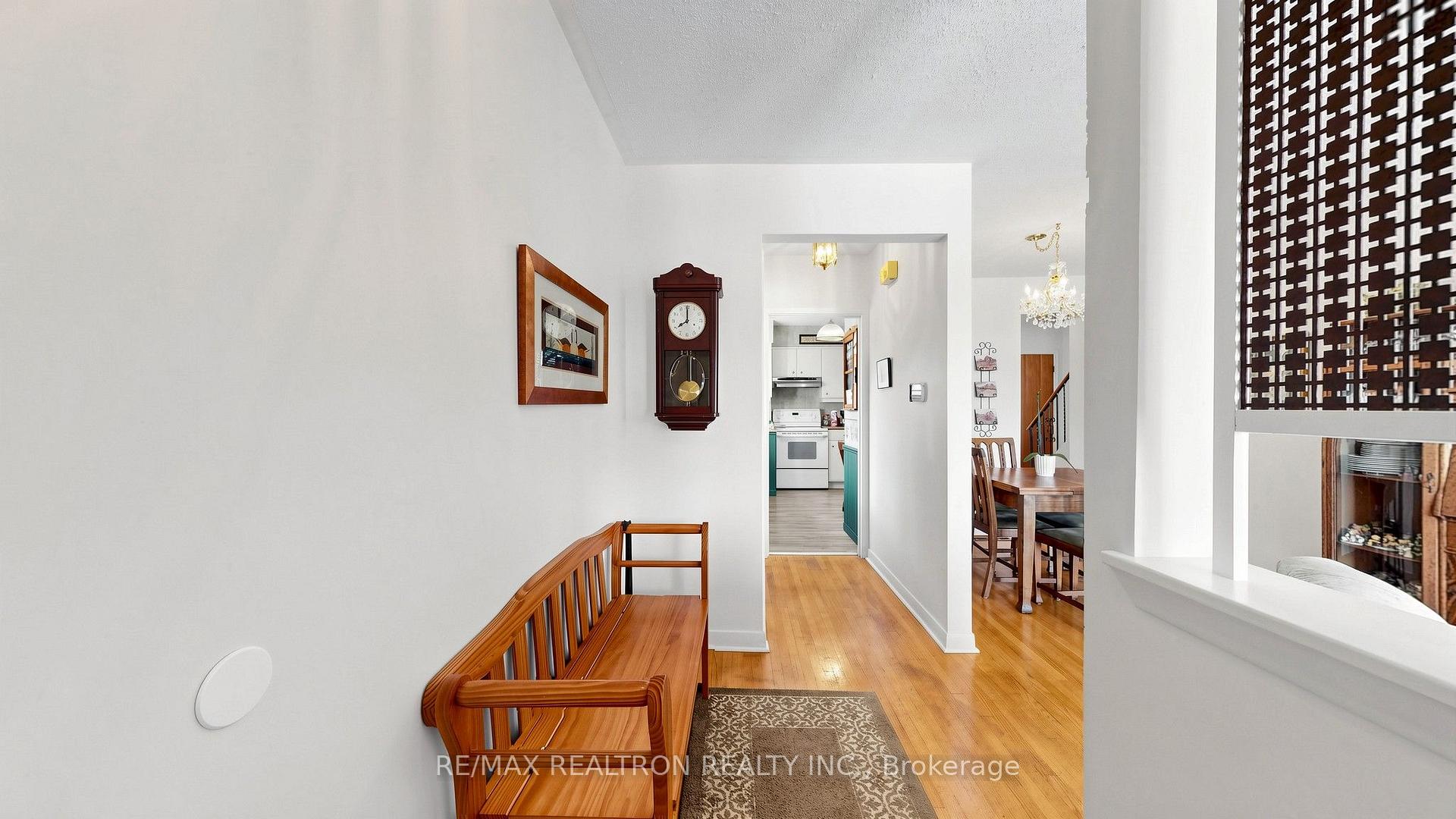 Photo 21 of 80 Frankton Crescent, North York, York University Heights — HOMEH