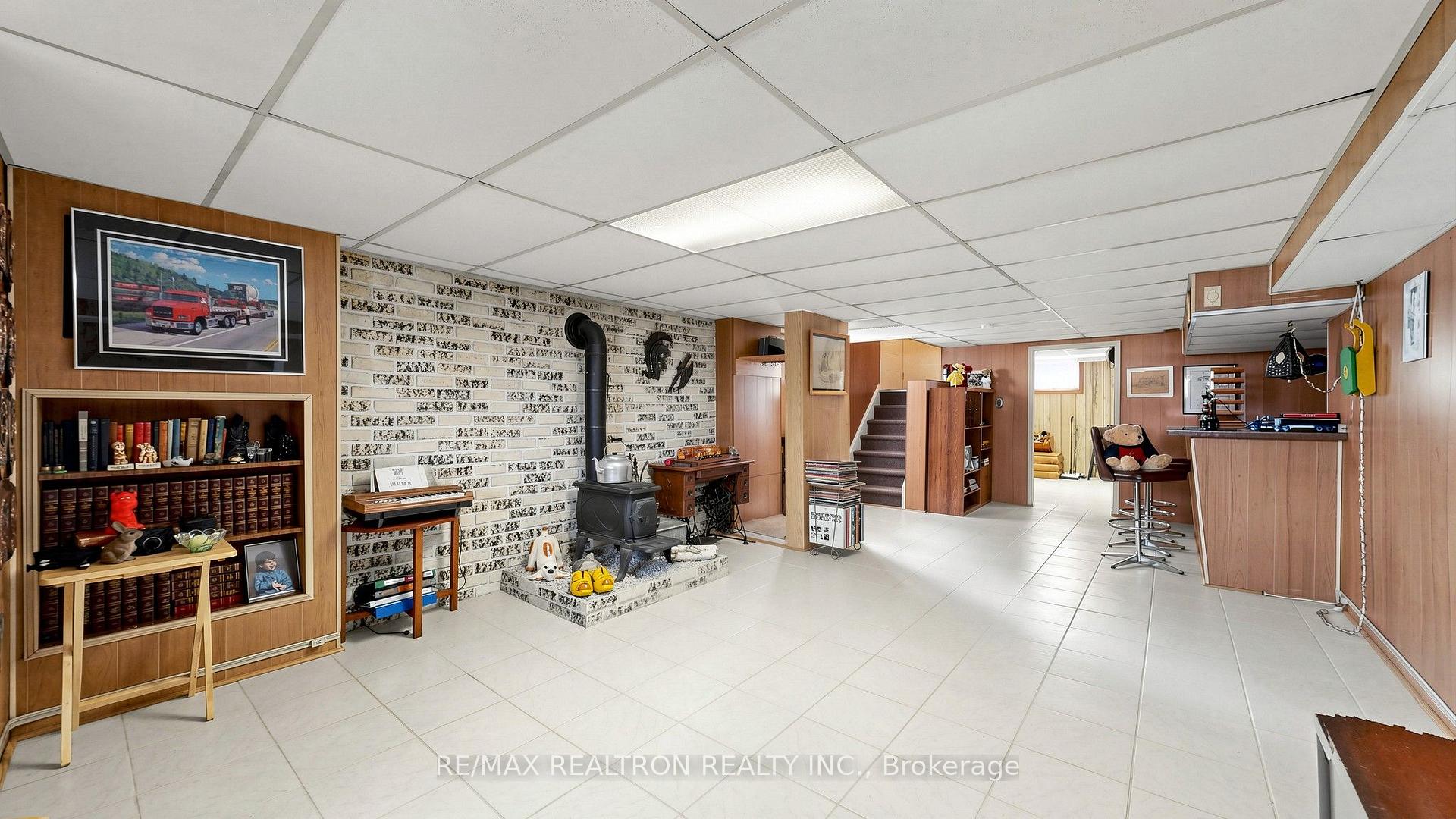 Photo 24 of 80 Frankton Crescent, North York, York University Heights — HOMEH