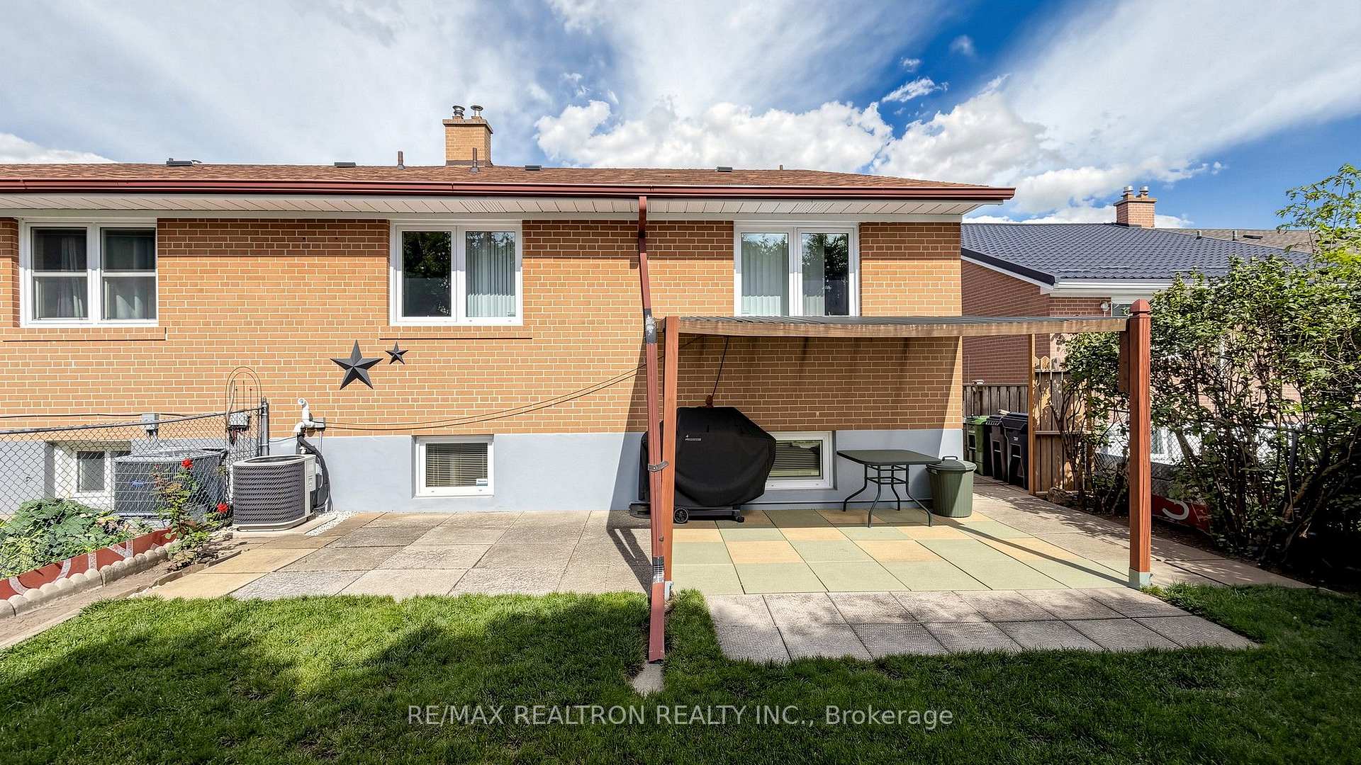 Photo 31 of 80 Frankton Crescent, North York, York University Heights — HOMEH