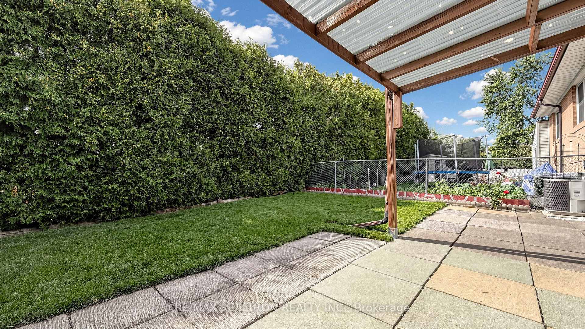 Photo 32 of 80 Frankton Crescent, North York, York University Heights — HOMEH