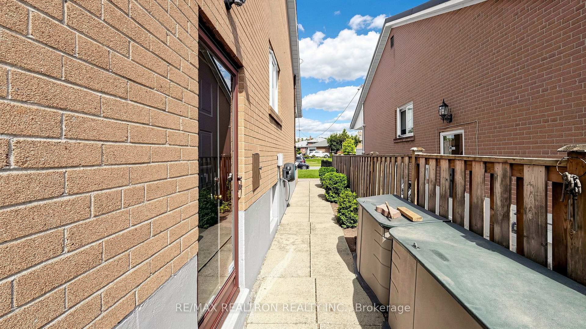 Photo 33 of 80 Frankton Crescent, North York, York University Heights — HOMEH