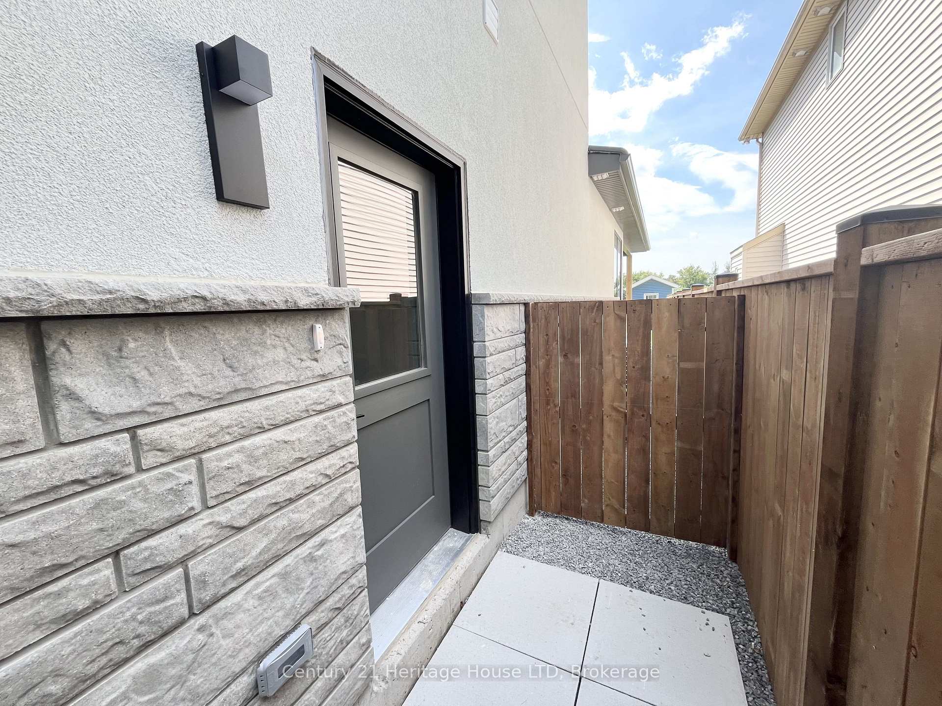 Photo 3 of Unit LOWER Unit, 99B Moffatt Street, St. Catharines, Oakdale — HOMEH