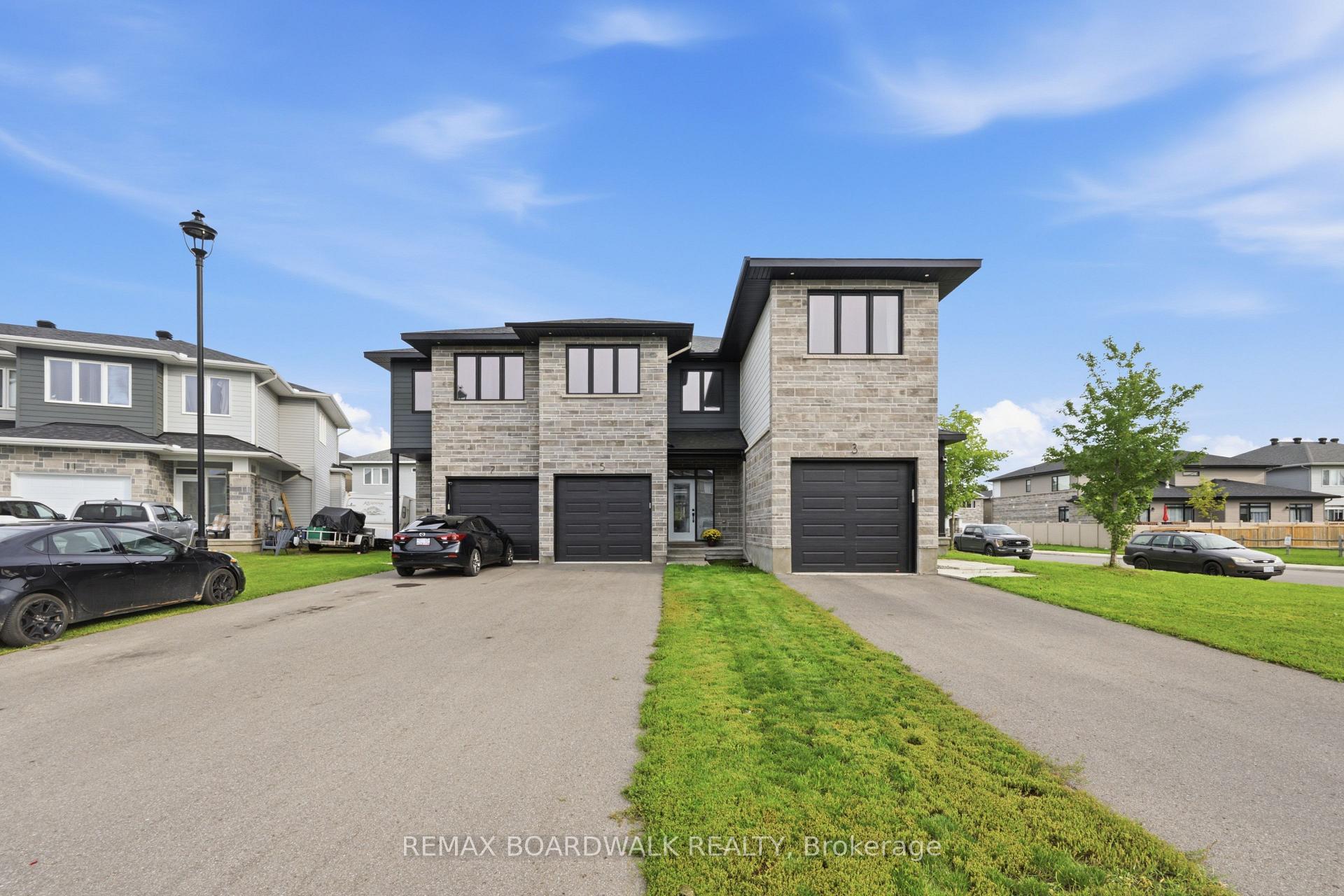 Photo 2 of 5 Morrall Court, Arnprior, Arnprior — HOMEH