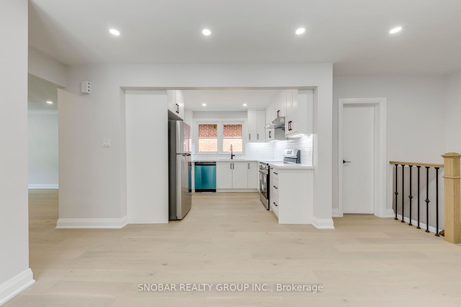 Photo 12 of 99 Sun Row Drive, Etobicoke, Willowridge-Martingrove-Richview — HOMEH