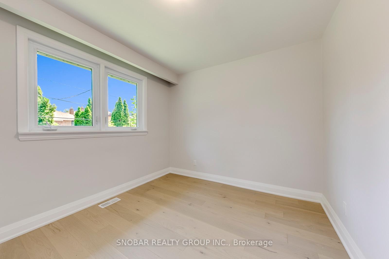 Photo 20 of 99 Sun Row Drive, Etobicoke, Willowridge-Martingrove-Richview — HOMEH
