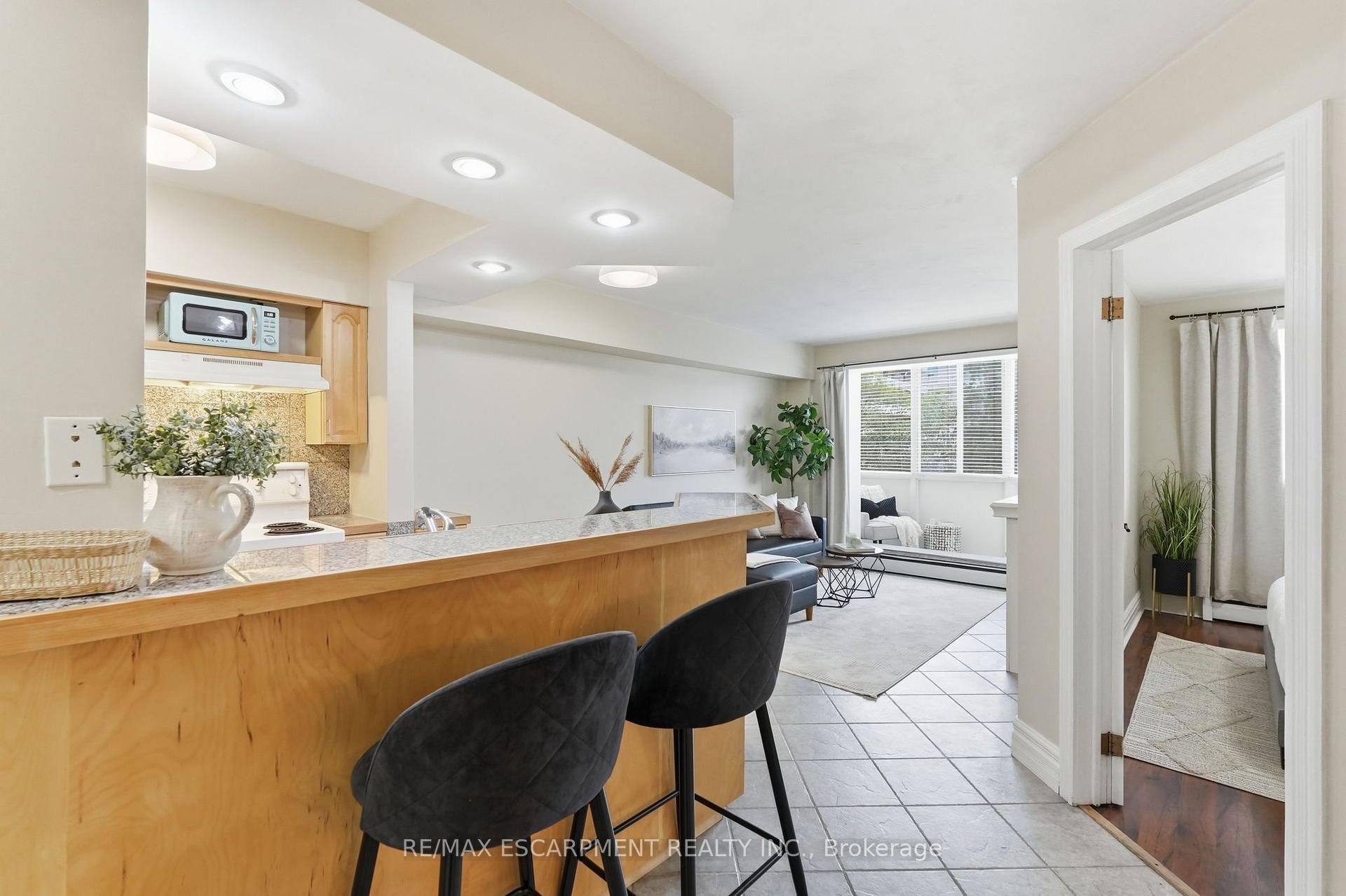 Photo 3 of Unit PH 802, 101 Queen Street S, Hamilton, Durand — HOMEH