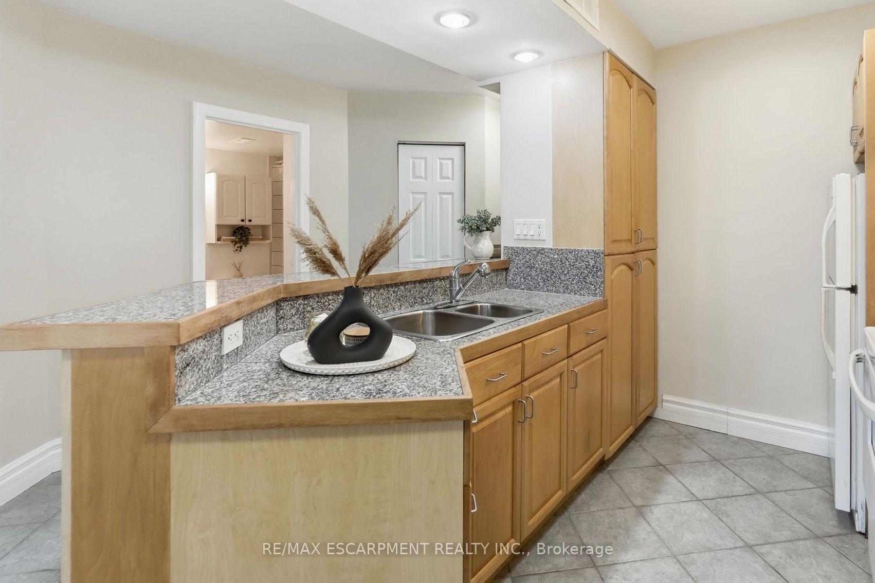 Photo 4 of Unit PH 802, 101 Queen Street S, Hamilton, Durand — HOMEH