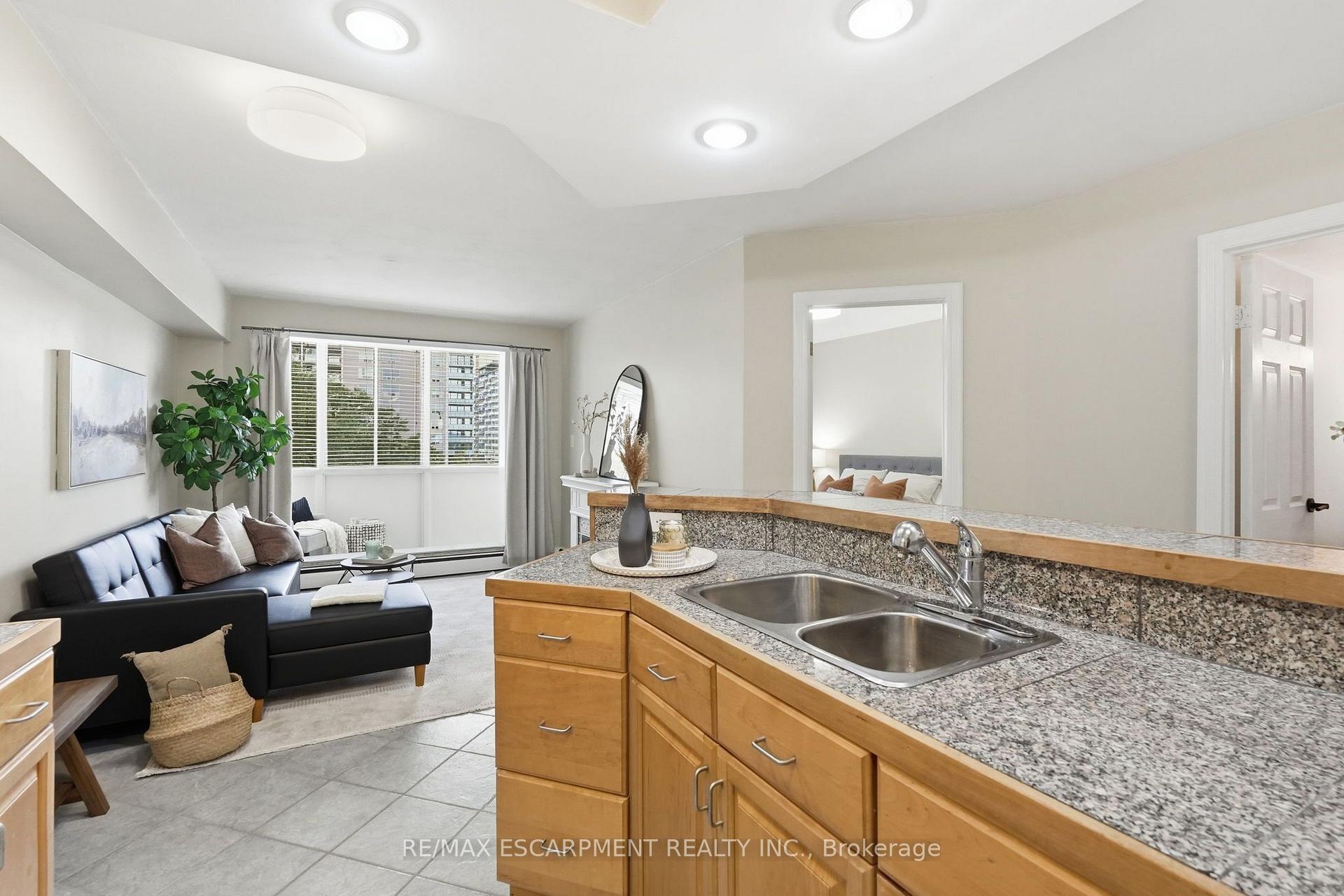 Photo 7 of Unit PH 802, 101 Queen Street S, Hamilton, Durand — HOMEH