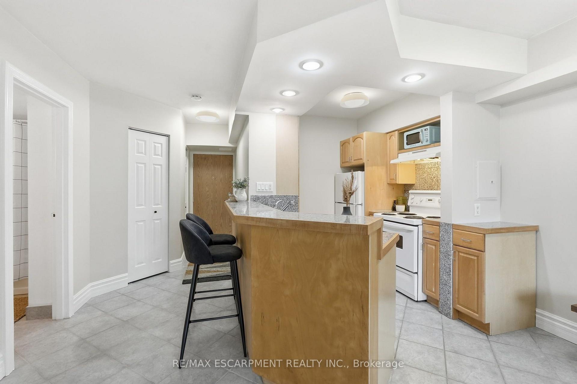 Photo 8 of Unit PH 802, 101 Queen Street S, Hamilton, Durand — HOMEH