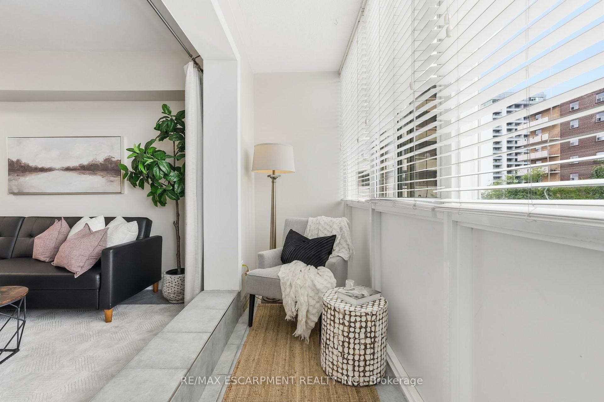 Photo 12 of Unit PH 802, 101 Queen Street S, Hamilton, Durand — HOMEH