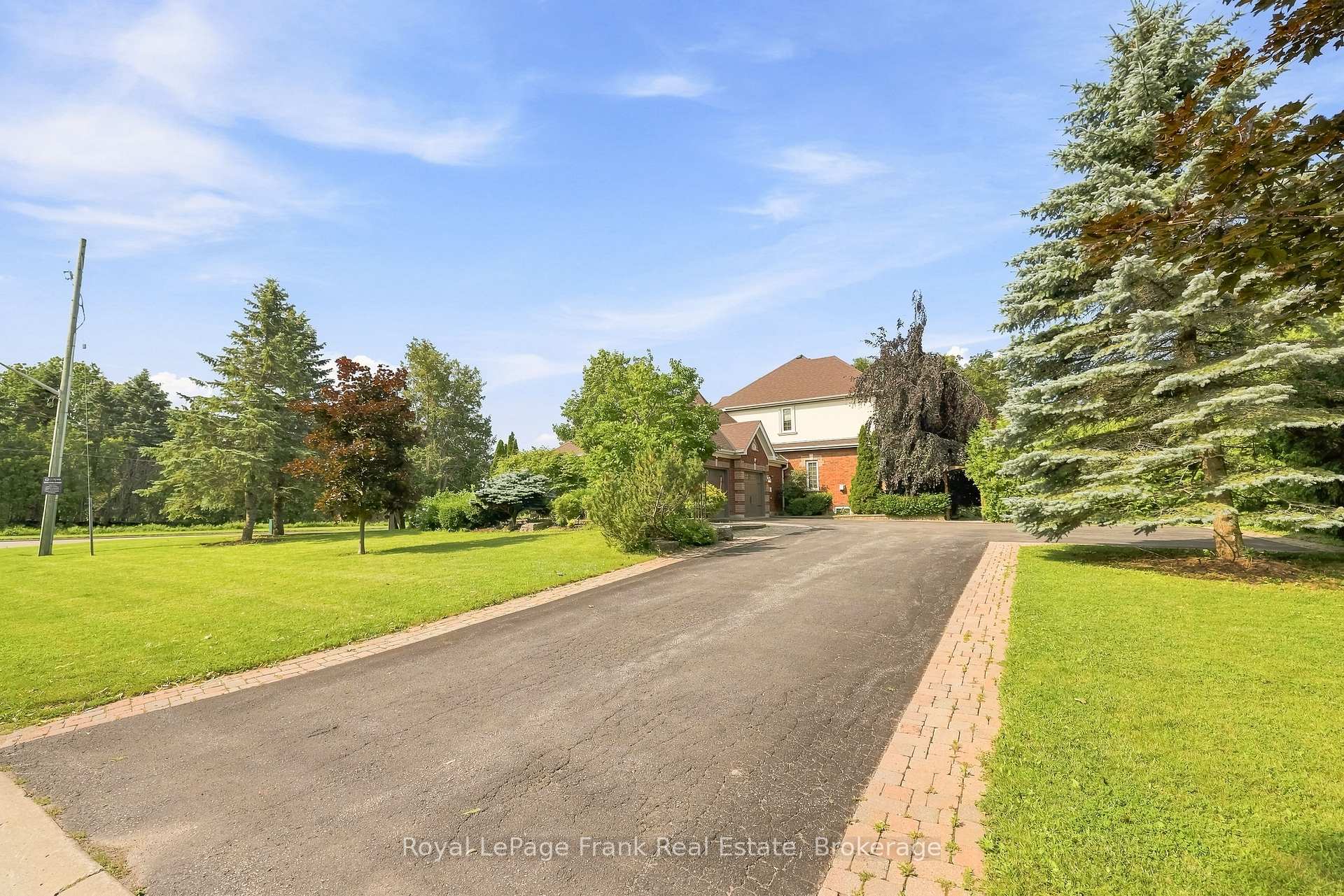 Photo 3 of 2 Wilson House Drive, Whitby, Rural Whitby — HOMEH