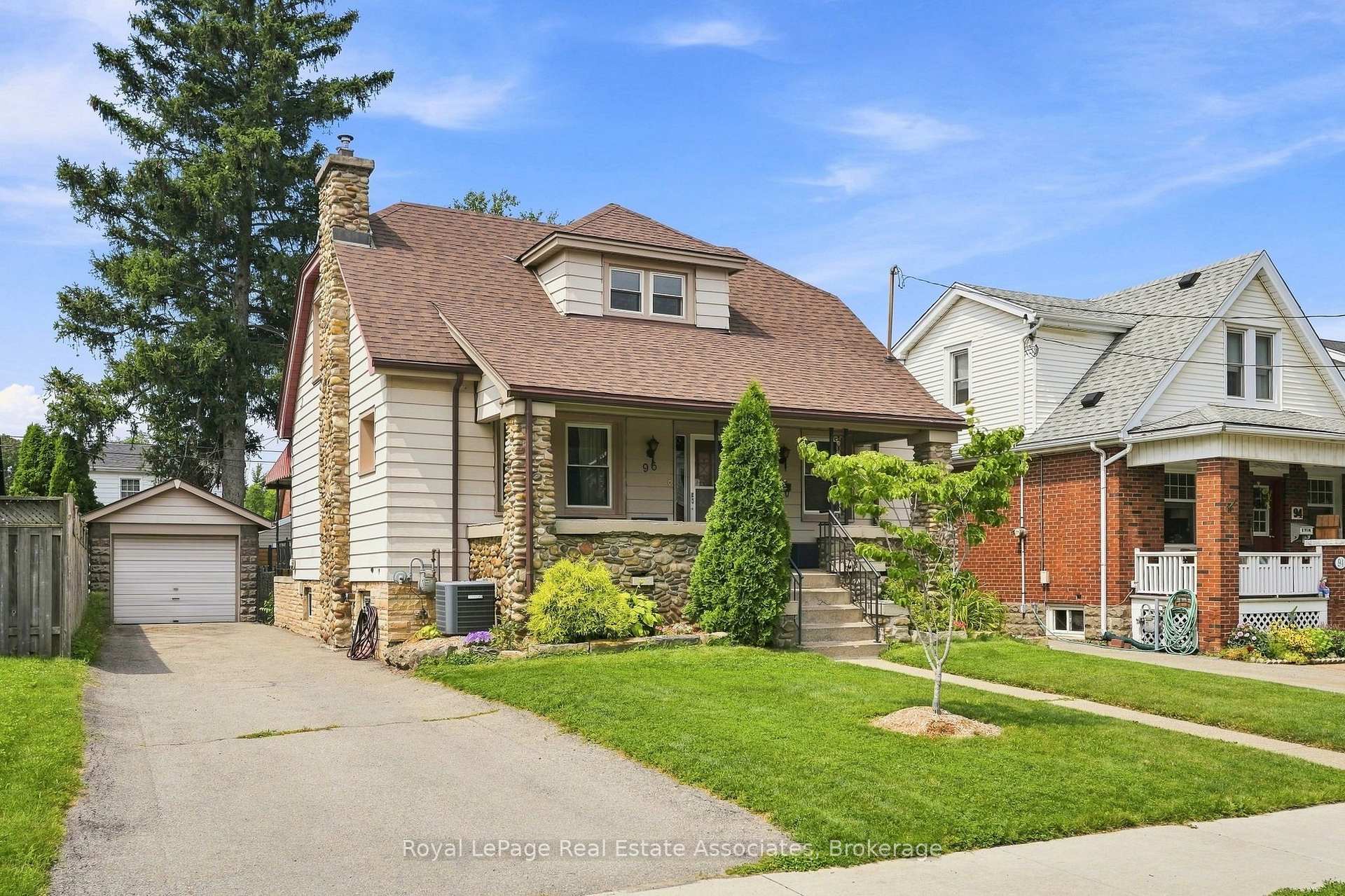 Photo of 96 Huxley Avenue S