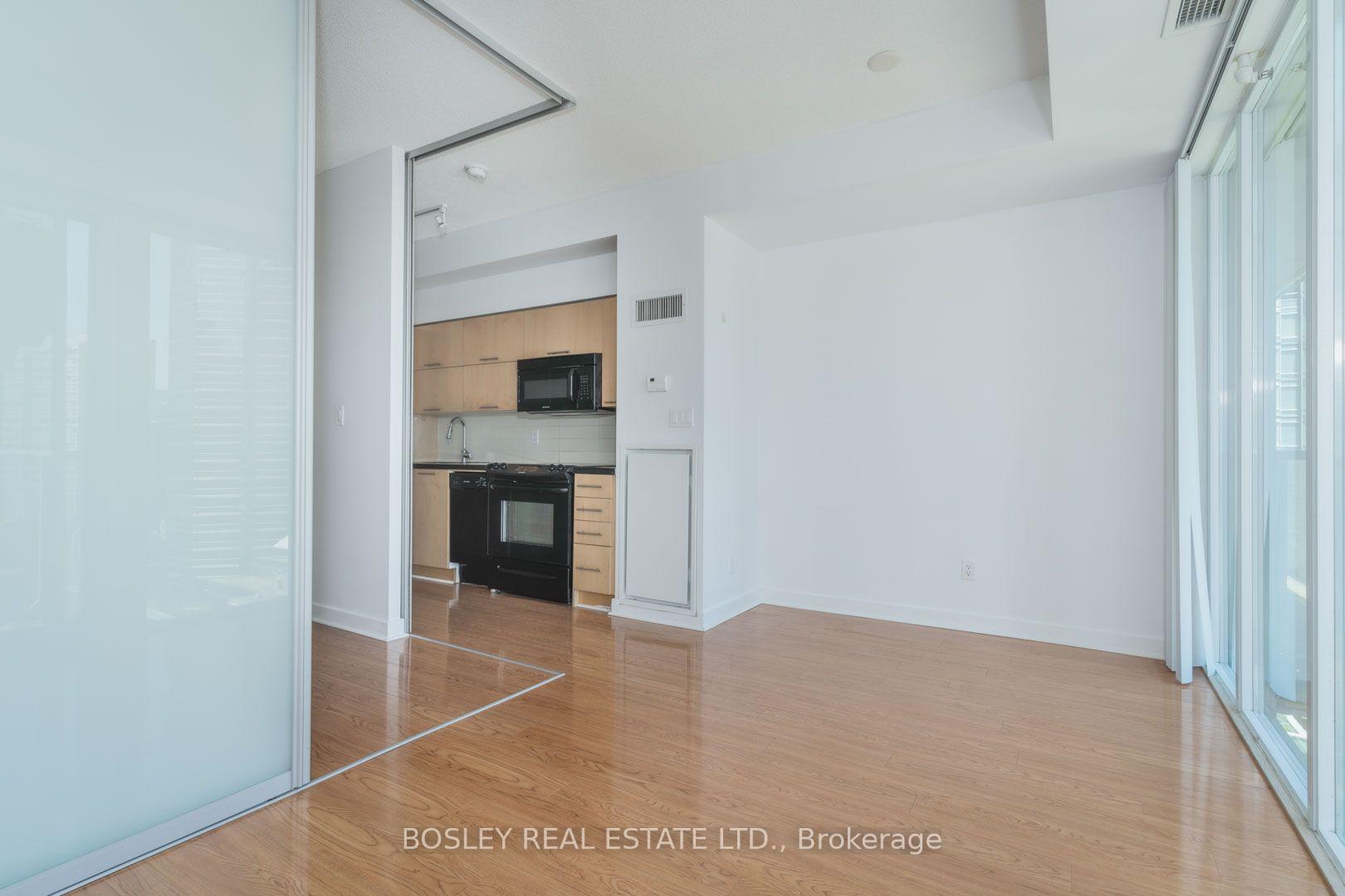 Photo 6 of Unit 1302, 126 Simcoe Street, Toronto, University — HOMEH