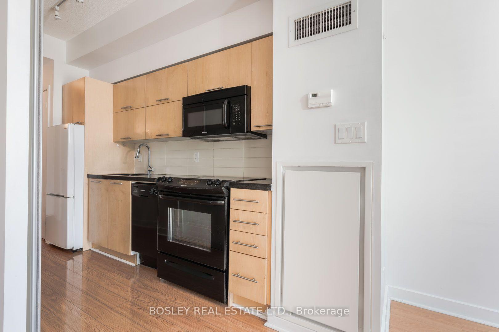 Photo 12 of Unit 1302, 126 Simcoe Street, Toronto, University — HOMEH