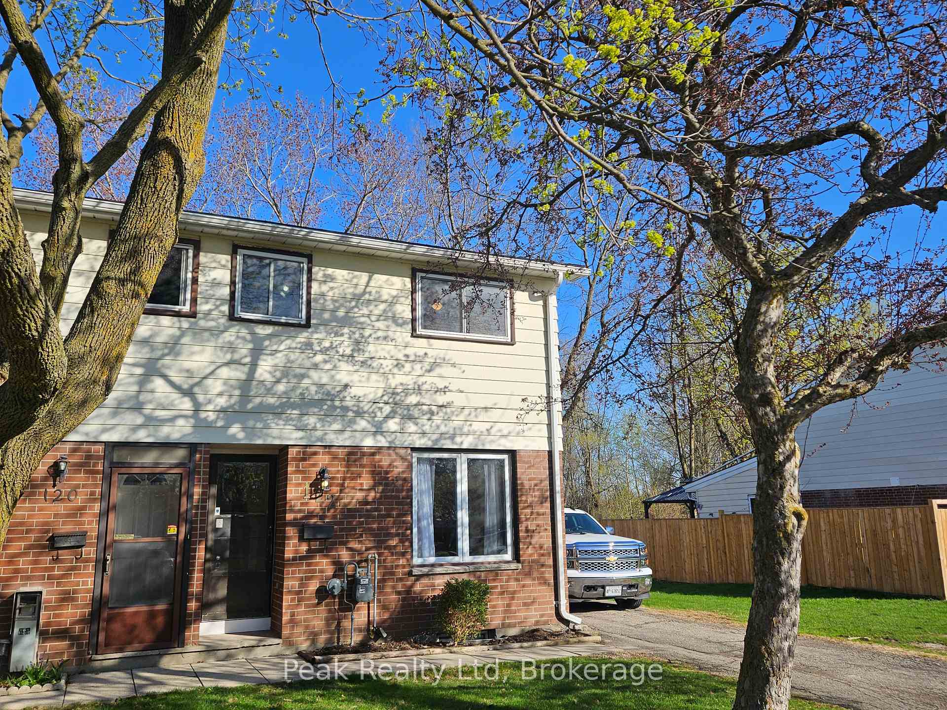 Photo 2 of 122 Keats Drive, Woodstock, Woodstock - South — HOMEH