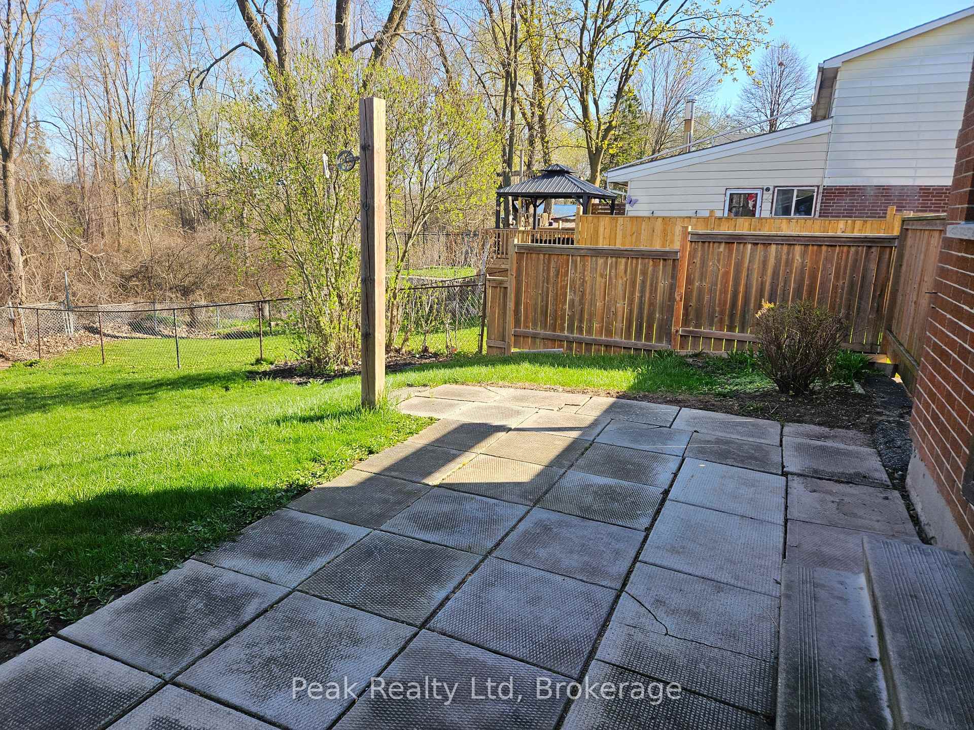 Photo 3 of 122 Keats Drive, Woodstock, Woodstock - South — HOMEH