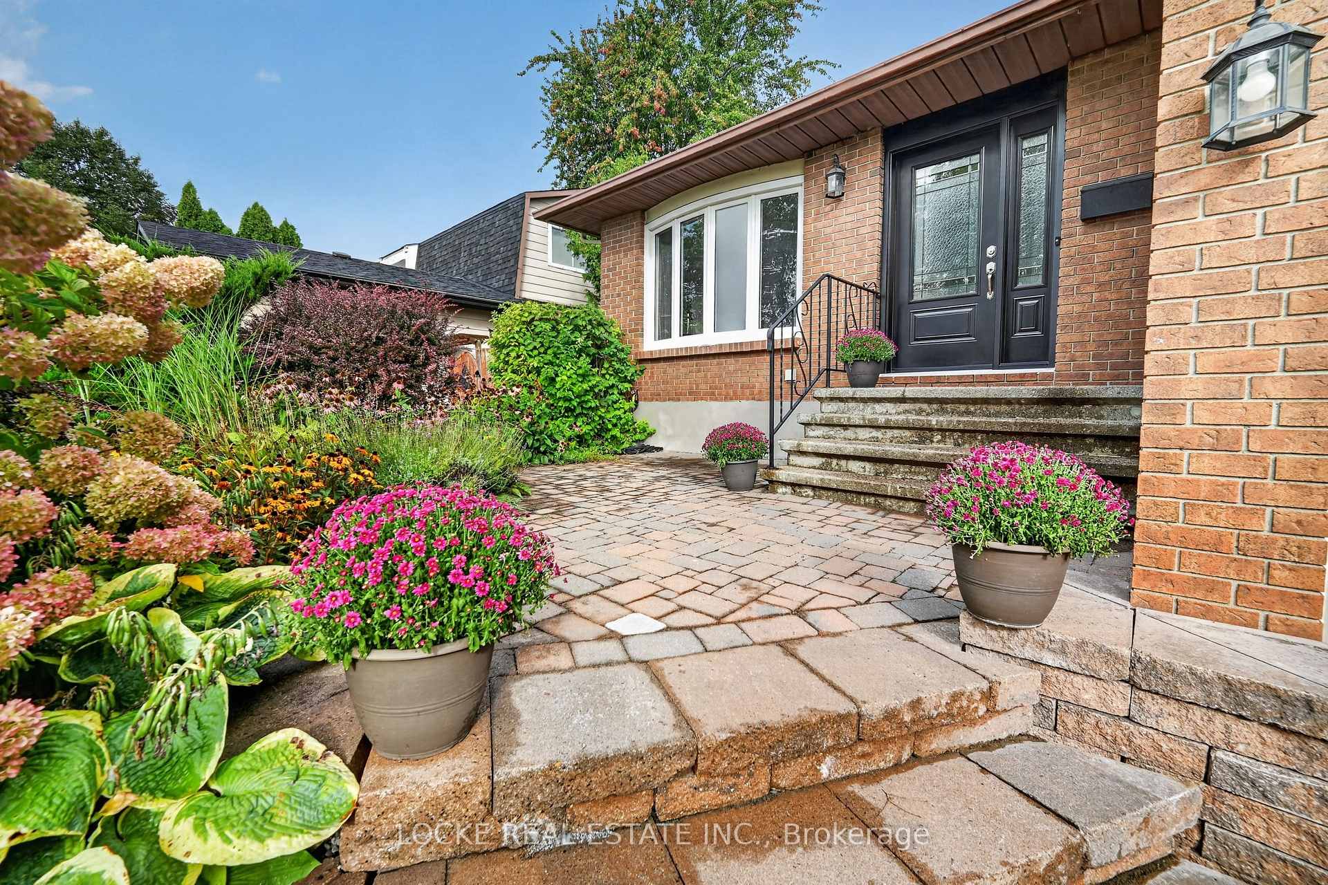 Photo 2 of 1161 Beaujolais Crescent, Ottawa, Convent Glen — HOMEH