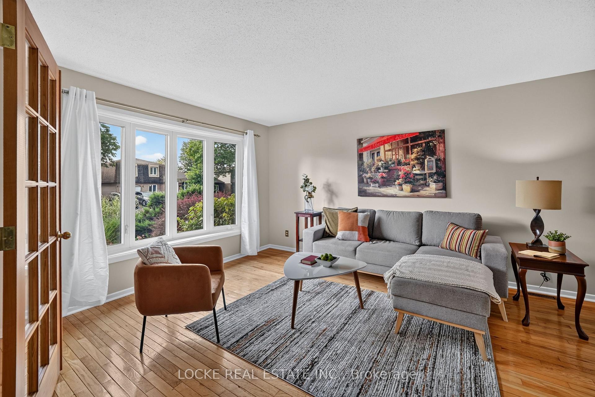 Photo 3 of 1161 Beaujolais Crescent, Ottawa, Convent Glen — HOMEH