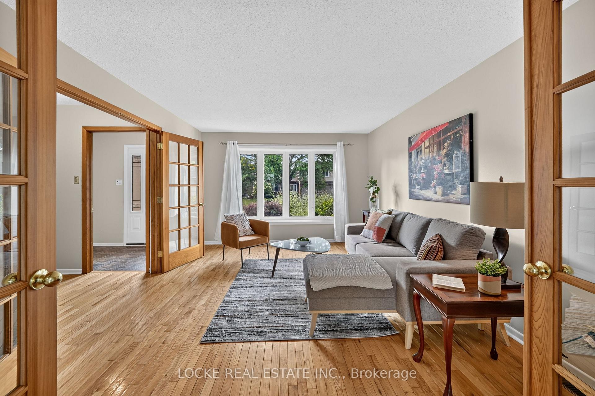 Photo 4 of 1161 Beaujolais Crescent, Ottawa, Convent Glen — HOMEH