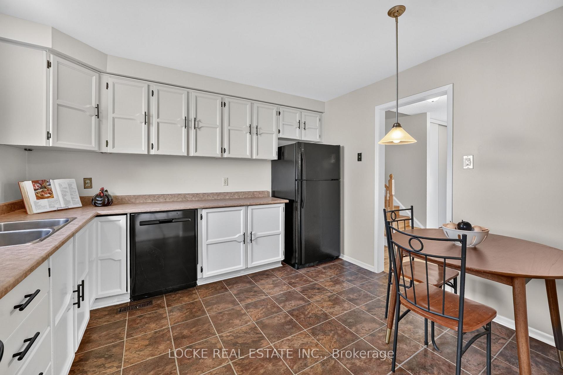 Photo 11 of 1161 Beaujolais Crescent, Ottawa, Convent Glen — HOMEH